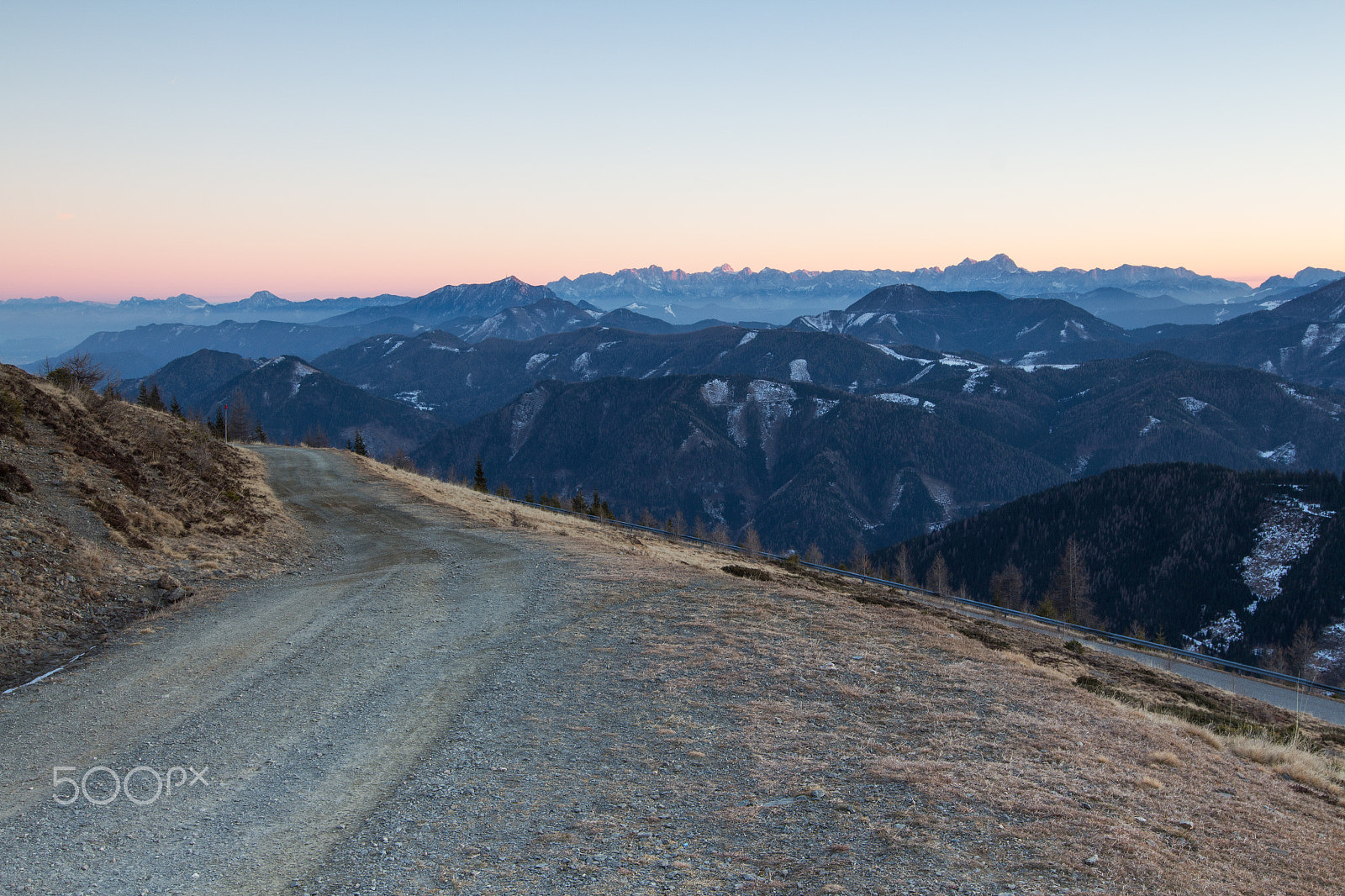 Canon EOS 700D (EOS Rebel T5i / EOS Kiss X7i) + Canon EF 11-24mm F4L USM sample photo. Sonnenuntergang in den alpen photography