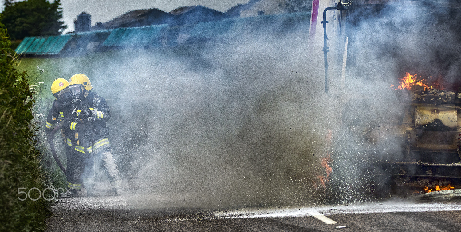 Sigma 150-600mm F5-6.3 DG OS HSM | C sample photo. Bin lorry fire photography
