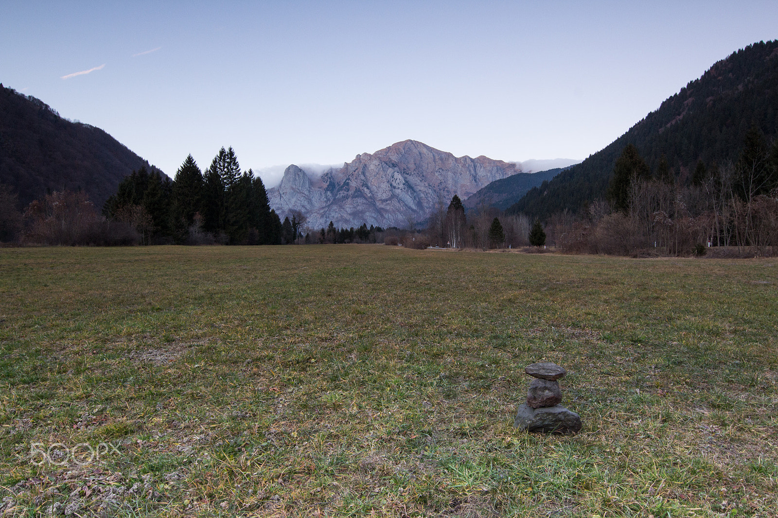 Canon EOS 700D (EOS Rebel T5i / EOS Kiss X7i) + Canon EF 11-24mm F4L USM sample photo. Berg und tal photography