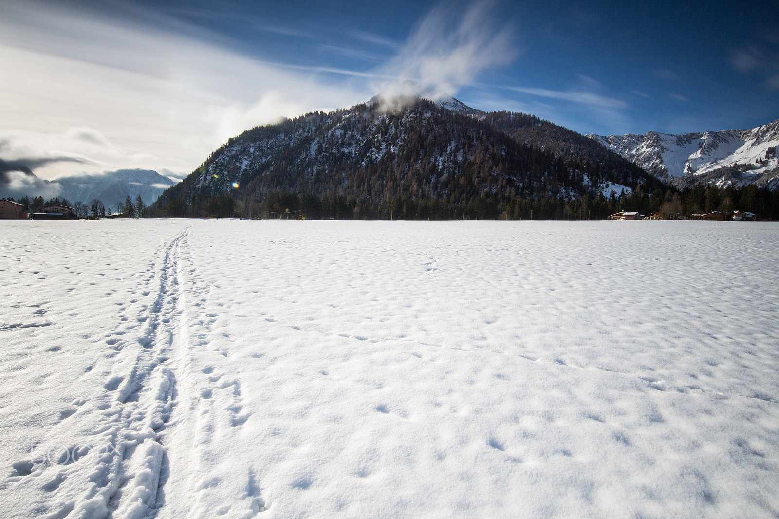 Canon EOS 700D (EOS Rebel T5i / EOS Kiss X7i) + Canon EF 11-24mm F4L USM sample photo. The white field photography