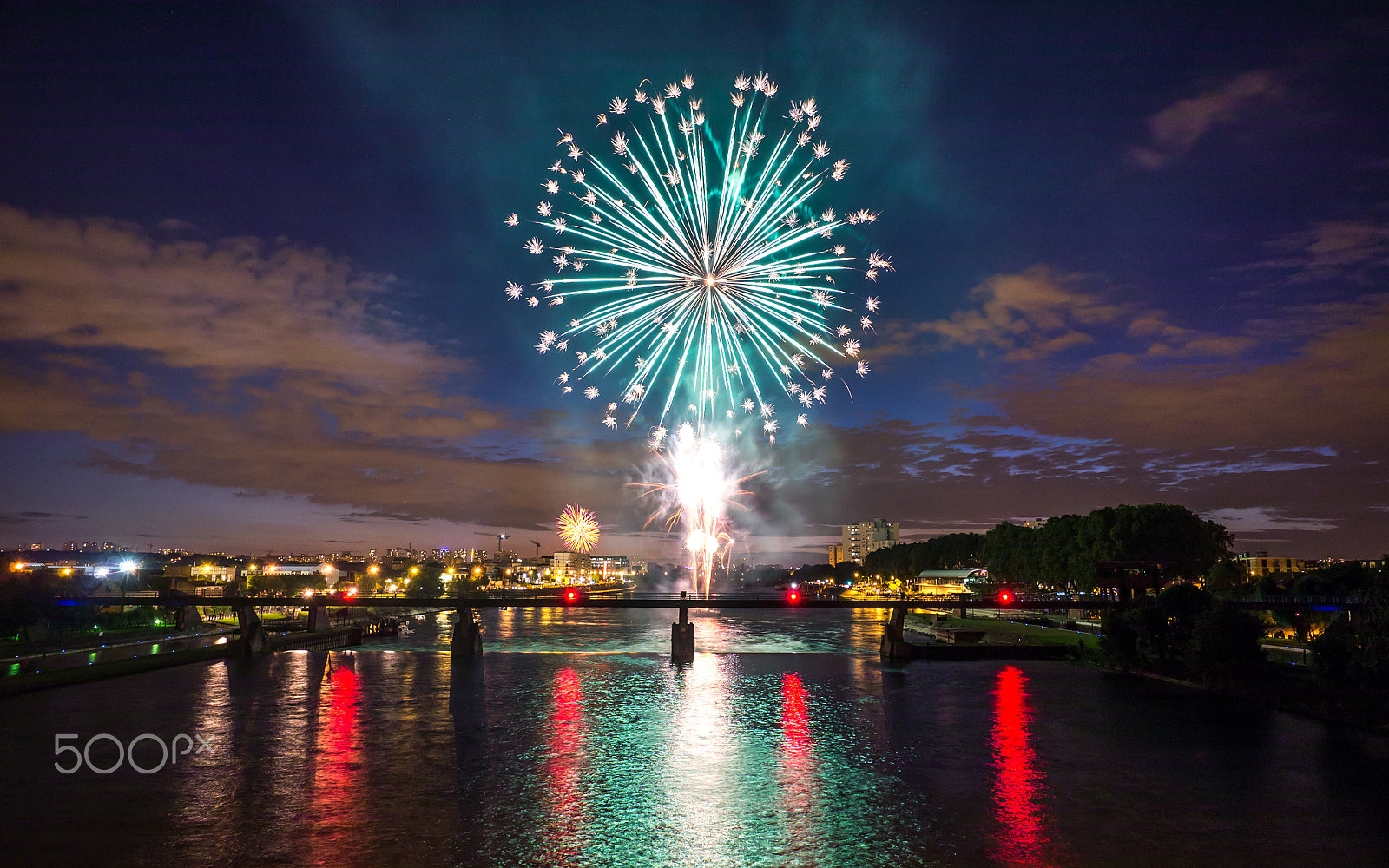 Panasonic Lumix DMC-GF6 + Panasonic Lumix G Vario 7-14mm F4 ASPH sample photo. Feu d'artifice d'alfortville photography