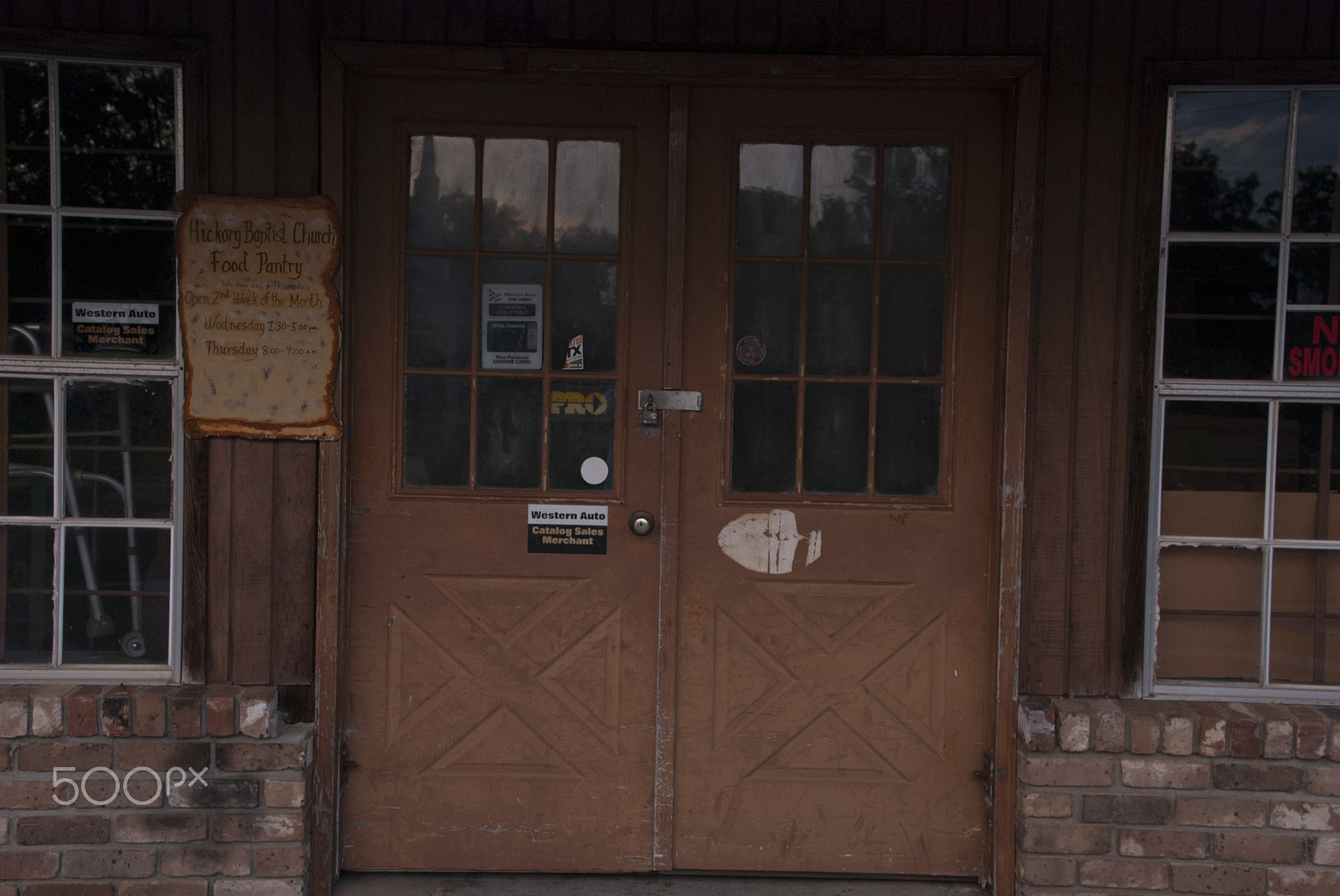 Nikon D40X sample photo. Brown door of hickory photography