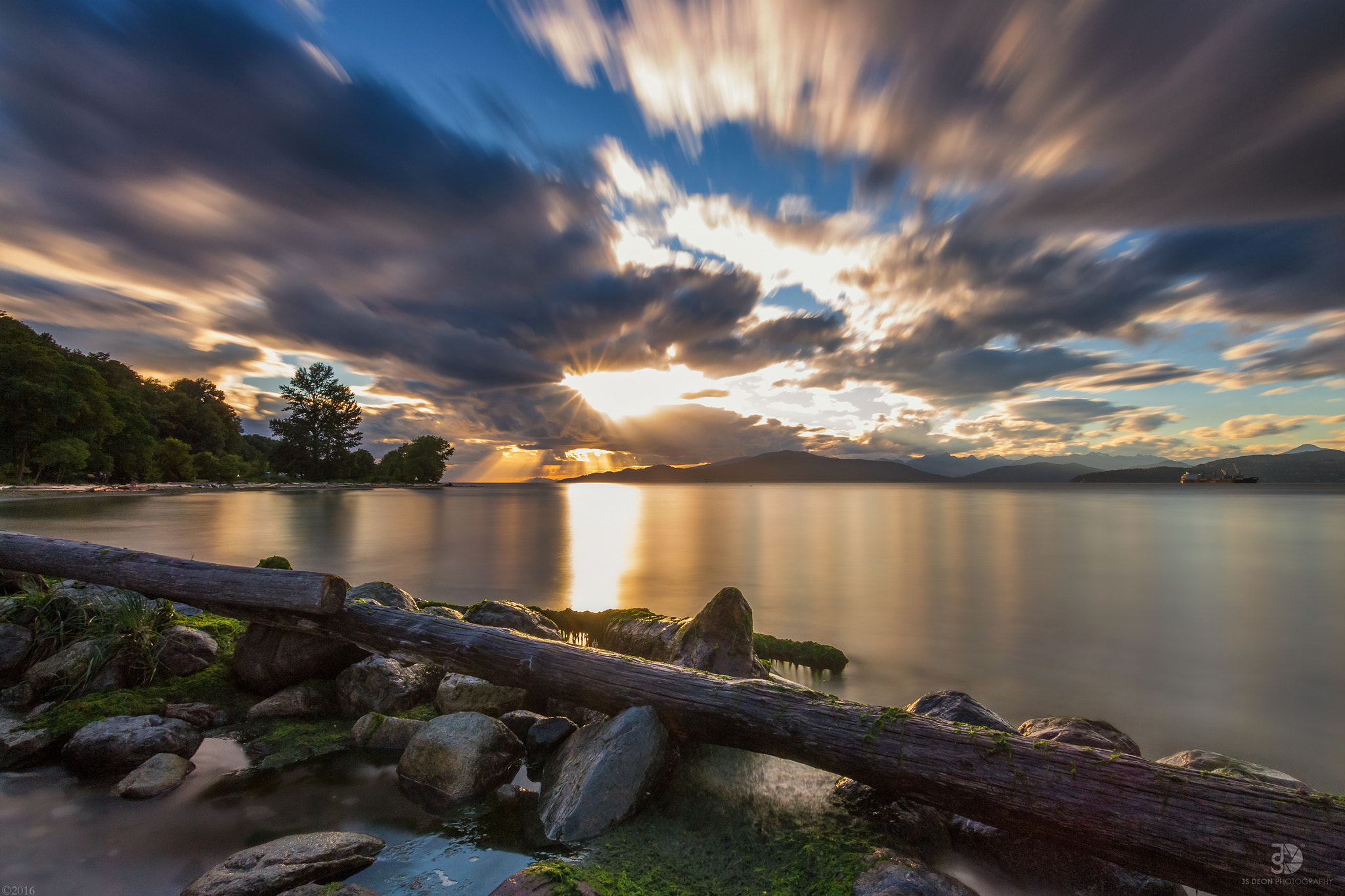 Sigma 10-20mm F3.5 EX DC HSM sample photo. Gorgeous sunset with tyndall effect photography