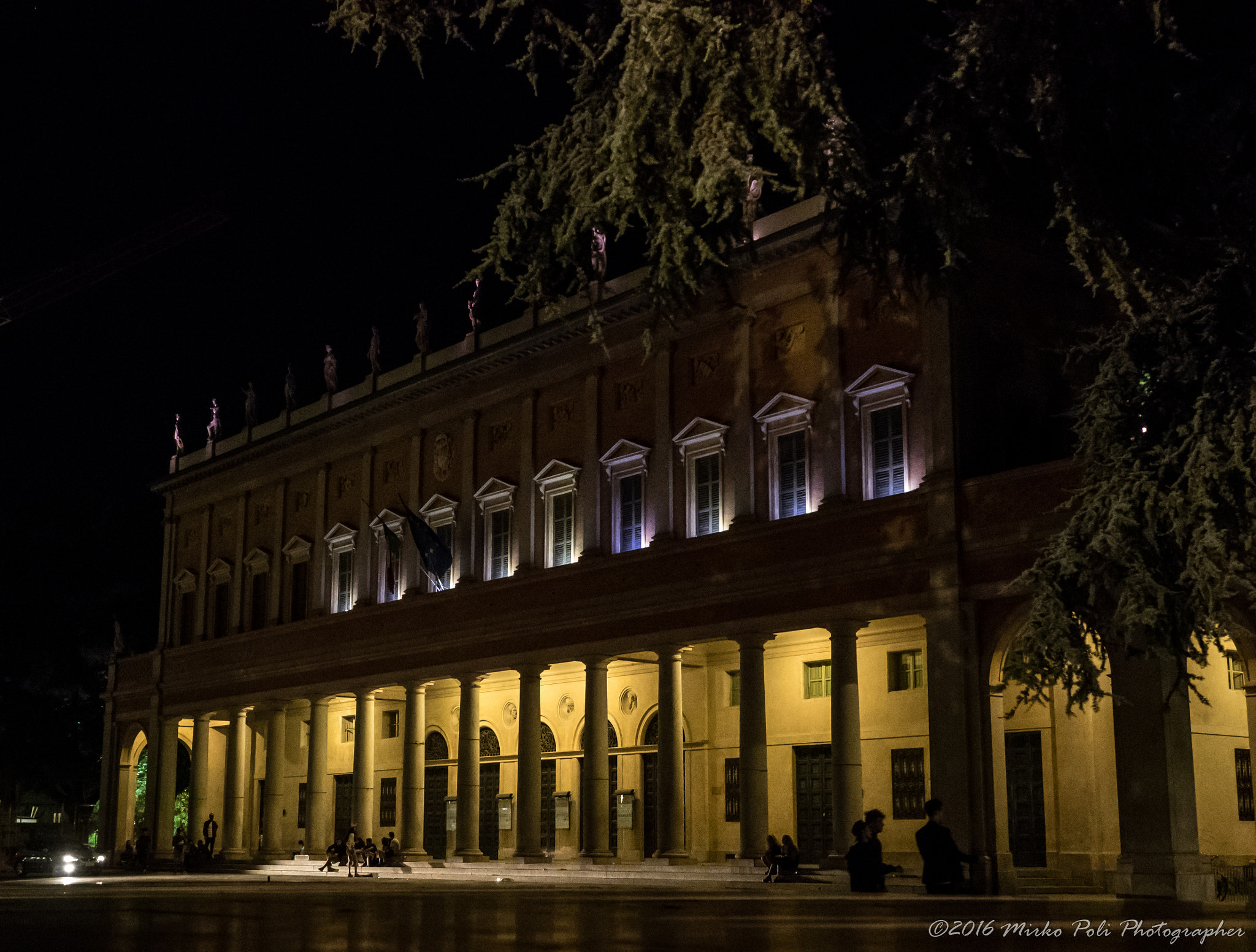 Olympus OM-D E-M1 + OLYMPUS 14-54mm Lens sample photo. R.valli theater photography