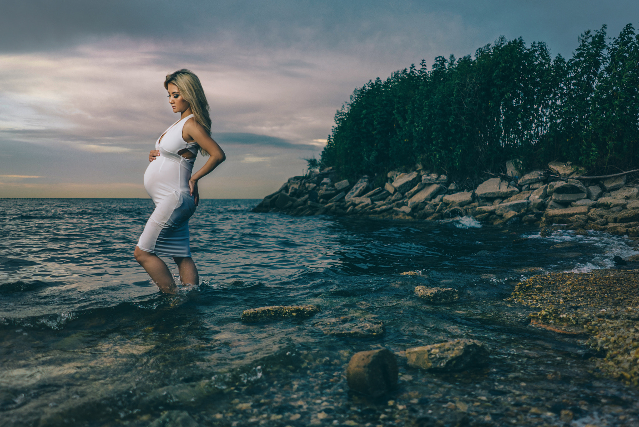 Sony a7S II + Sony FE 28mm F2 sample photo. Mother to be photography