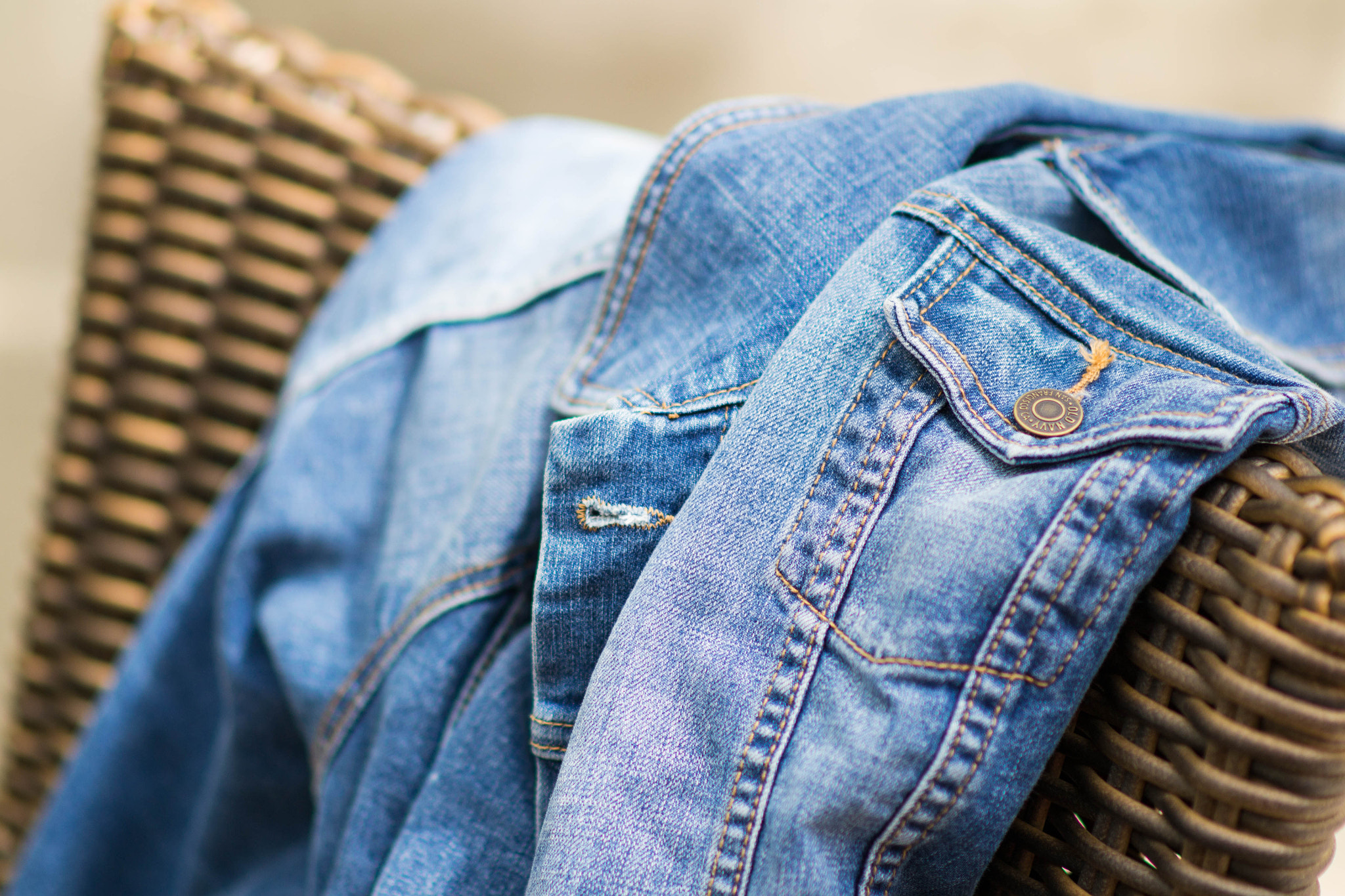 Nikon D3100 + Nikon AF-S Nikkor 85mm F1.8G sample photo. Jean jacket photography