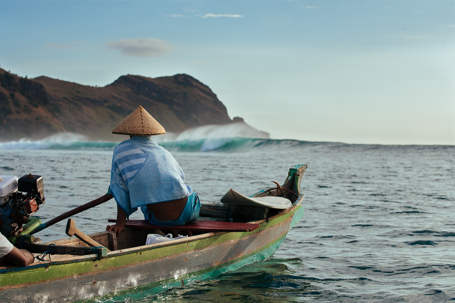 Canon EOS-1D Mark II N sample photo. Chasing surf in indo photography