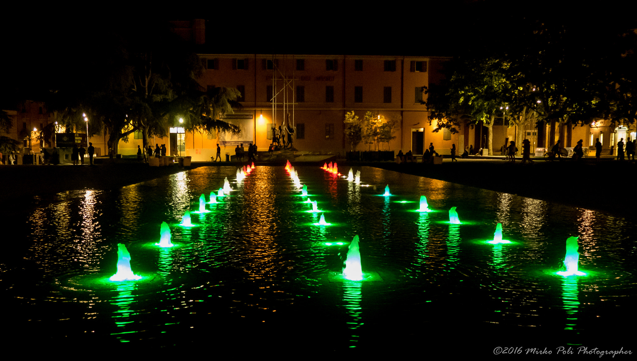 Olympus OM-D E-M1 + OLYMPUS 14-54mm Lens sample photo. Italian fountain photography