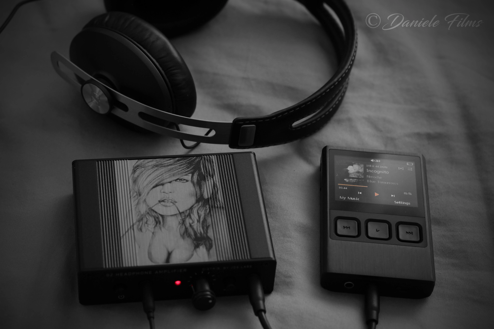 Canon EOS 650D (EOS Rebel T4i / EOS Kiss X6i) + Canon EF 50mm F1.8 II sample photo. Music lover photography