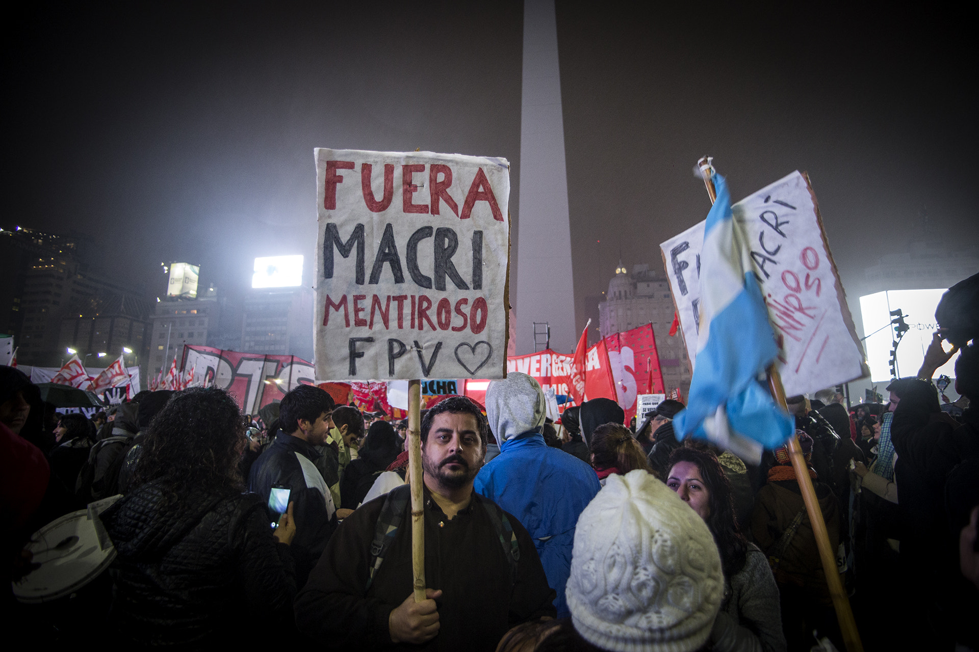 Canon EOS 6D + Tamron AF 19-35mm f/3.5-4.5 sample photo. Obelisco macroso photography