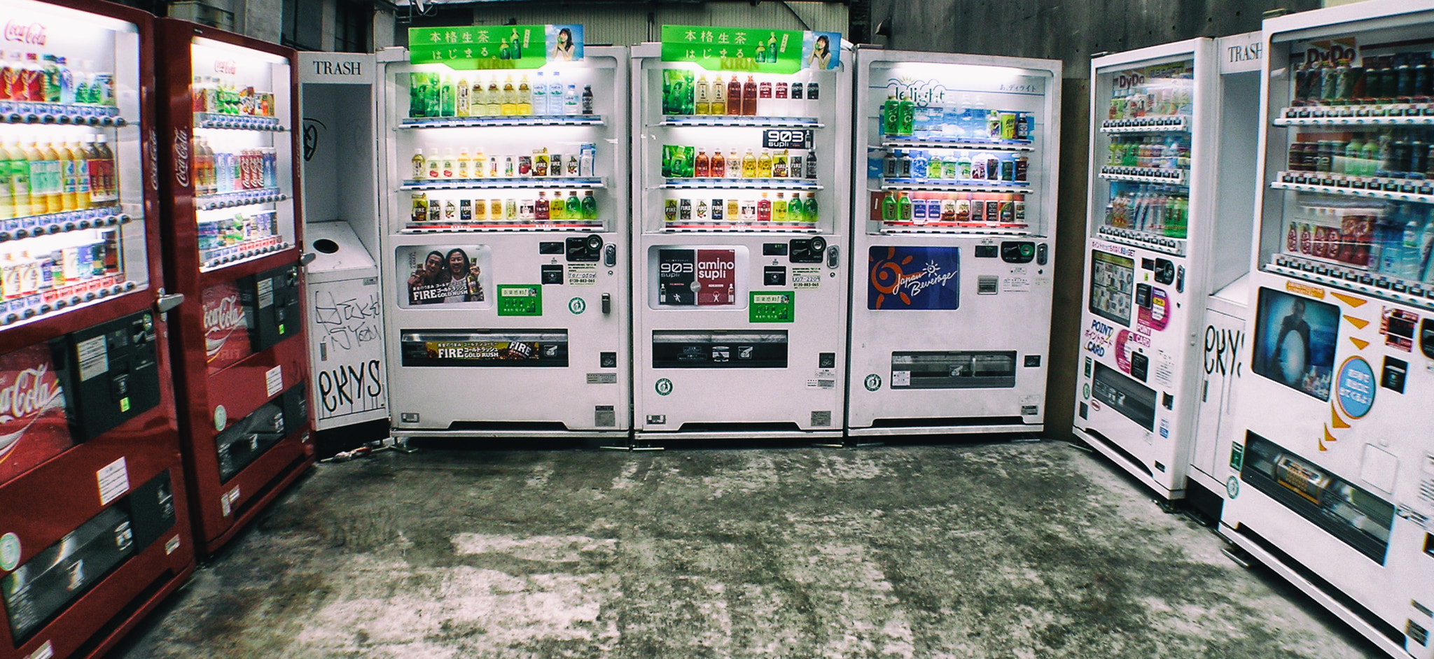 Nikon E5400 sample photo. Vending machines, tokyo photography