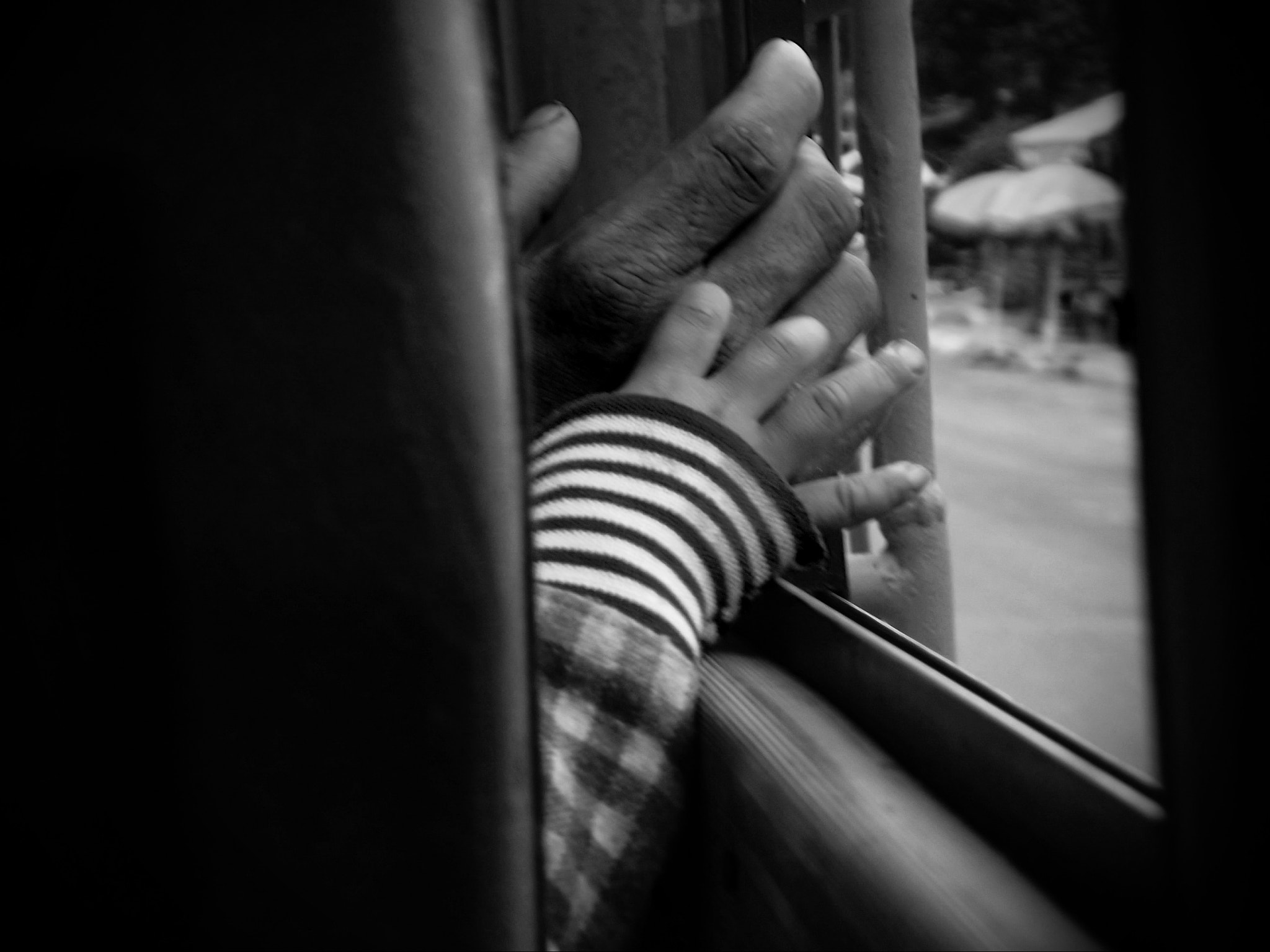 Samsung ST65 sample photo. 2 hands, 2 generations photography