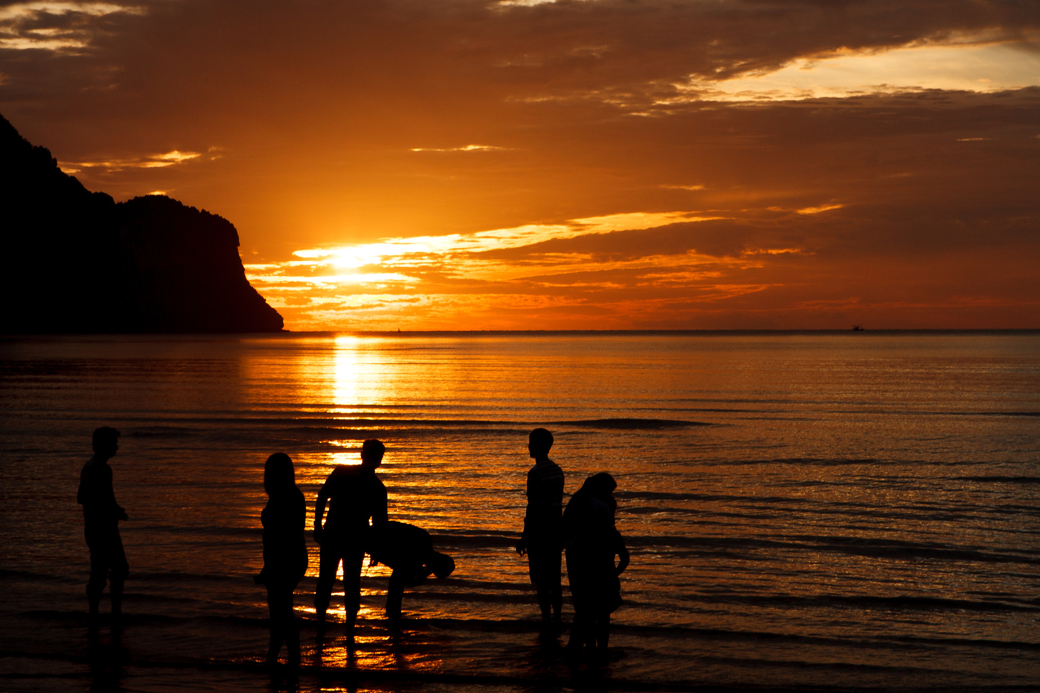 Canon EOS 450D (EOS Rebel XSi / EOS Kiss X2) + Canon EF 24-70mm F2.8L USM sample photo. Sunrise @ao manao [thailand] photography