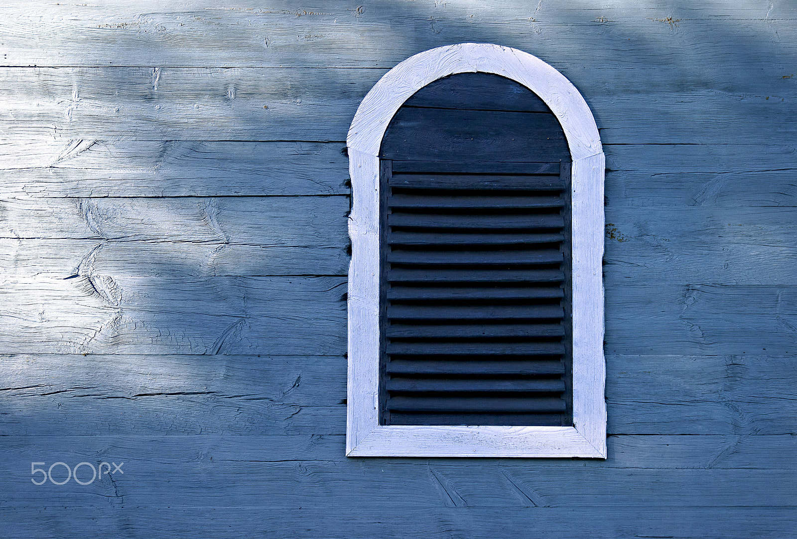 AF Zoom-Nikkor 28-80mm f/3.3-5.6G sample photo. White framed window photography