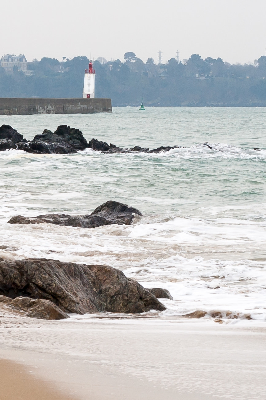 Canon EOS 400D (EOS Digital Rebel XTi / EOS Kiss Digital X) sample photo. Lighthouse from the beach photography