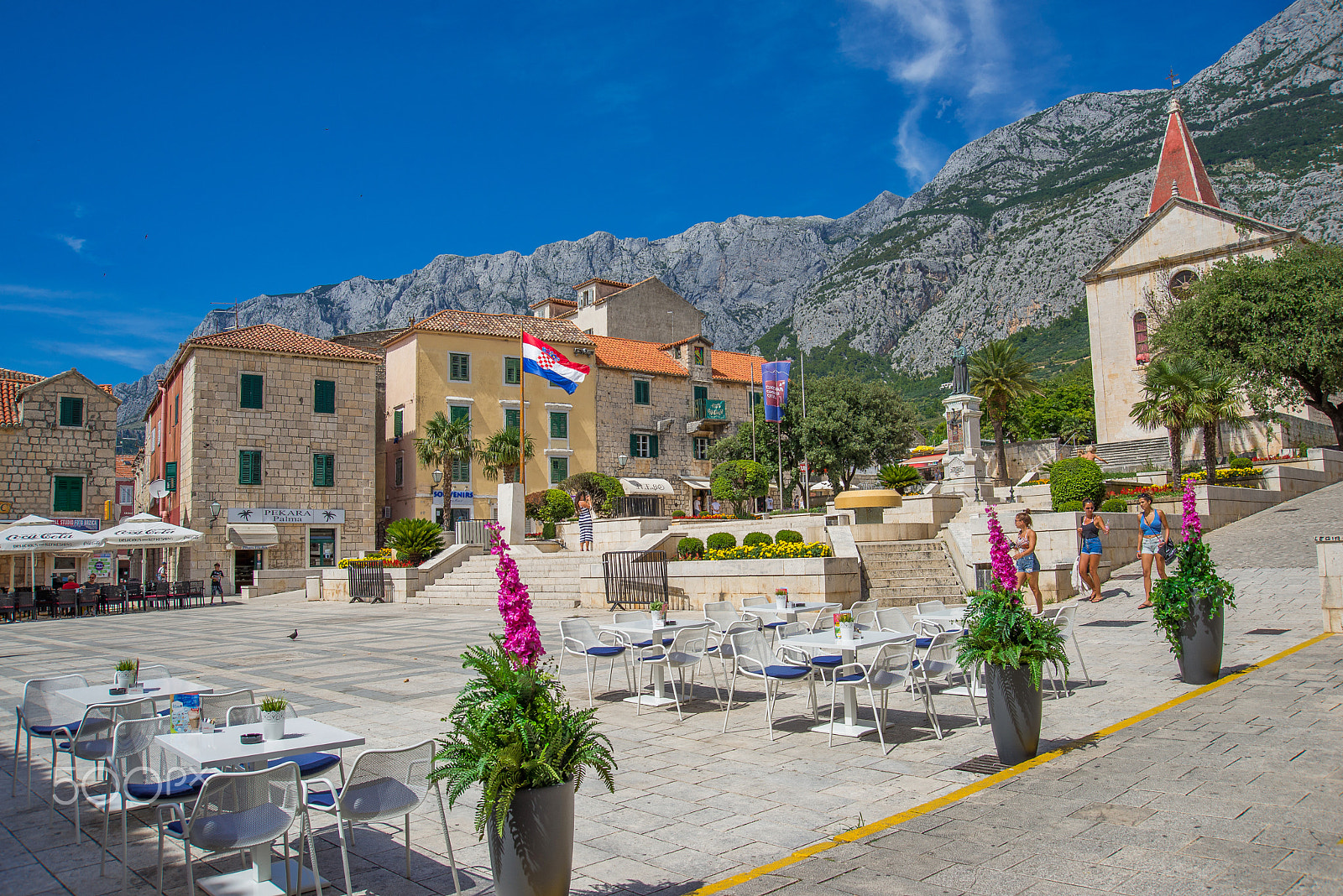 AF Zoom-Nikkor 28-70mm f/3.5-4.5D sample photo. Makarska,kacicev trg photography