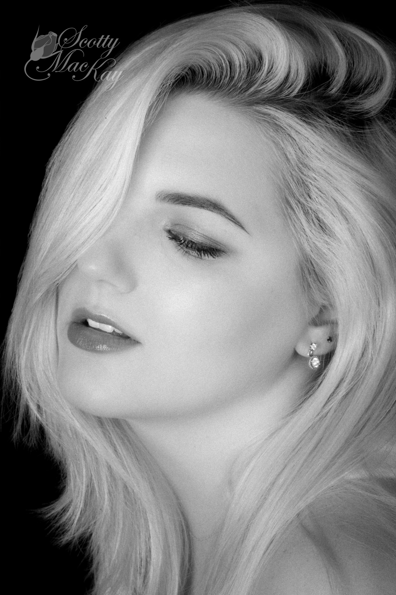 Canon EF 135mm F2.8 SF sample photo. Glamorous b&w photography