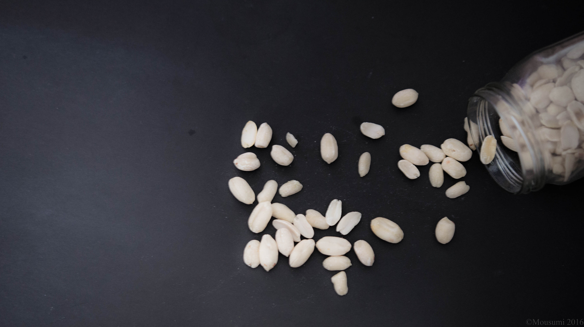 Nikon D5100 + Sigma 18-35mm F1.8 DC HSM Art sample photo. || some peanuts || photography