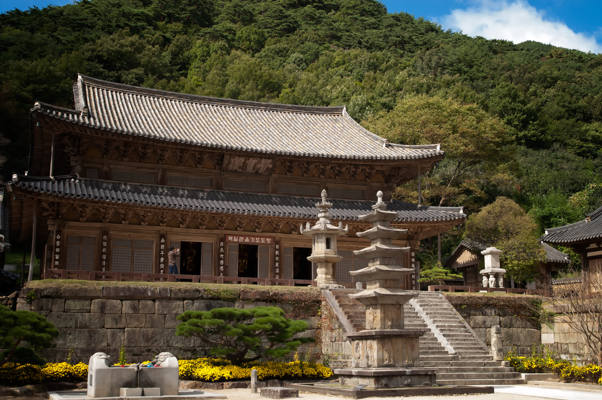 KONICA MINOLTA ALPHA-7 DIGITAL sample photo. Buddhist temple photography