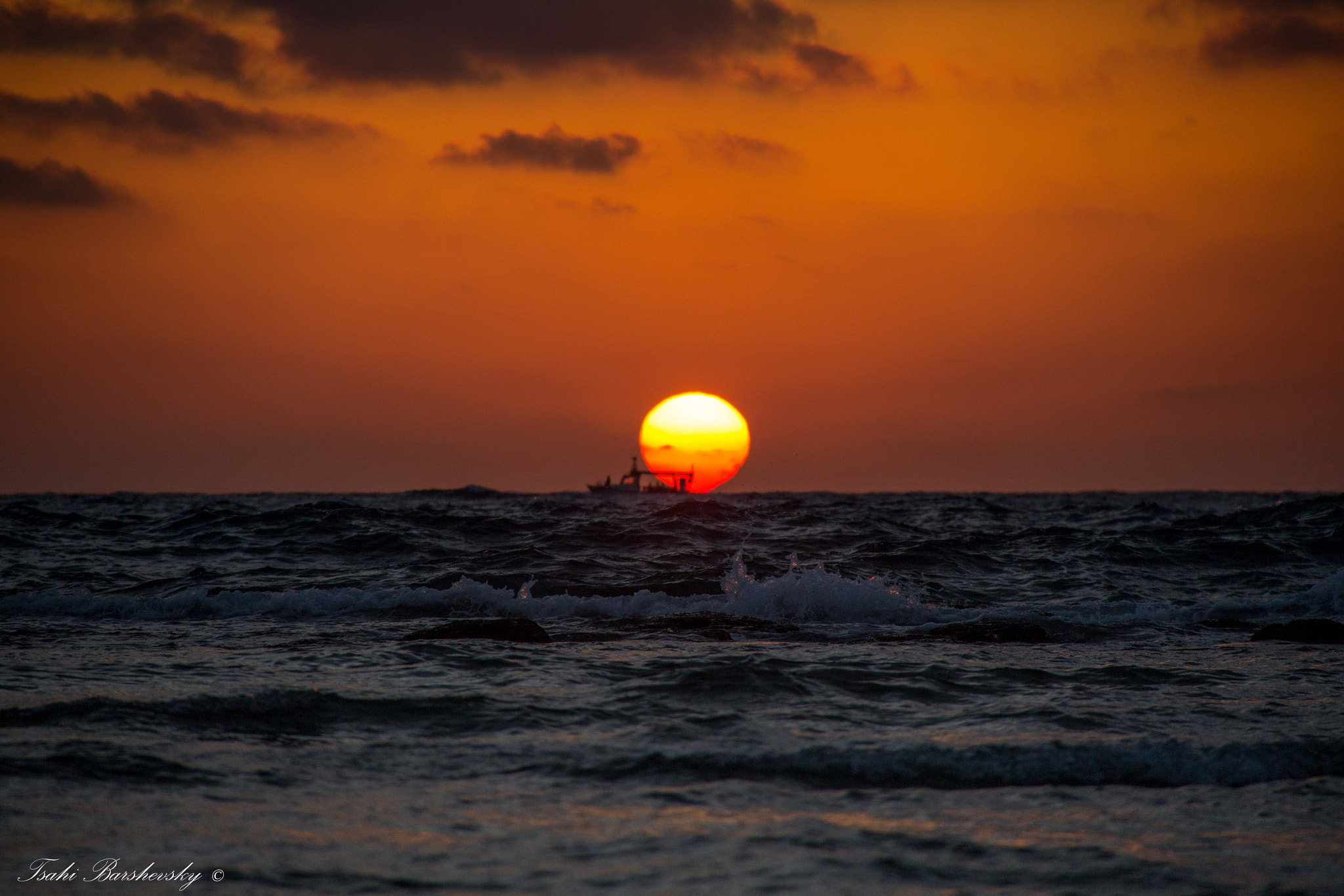 Canon EF-S 18-200mm F3.5-5.6 IS sample photo. Sailing into the sunset. photography