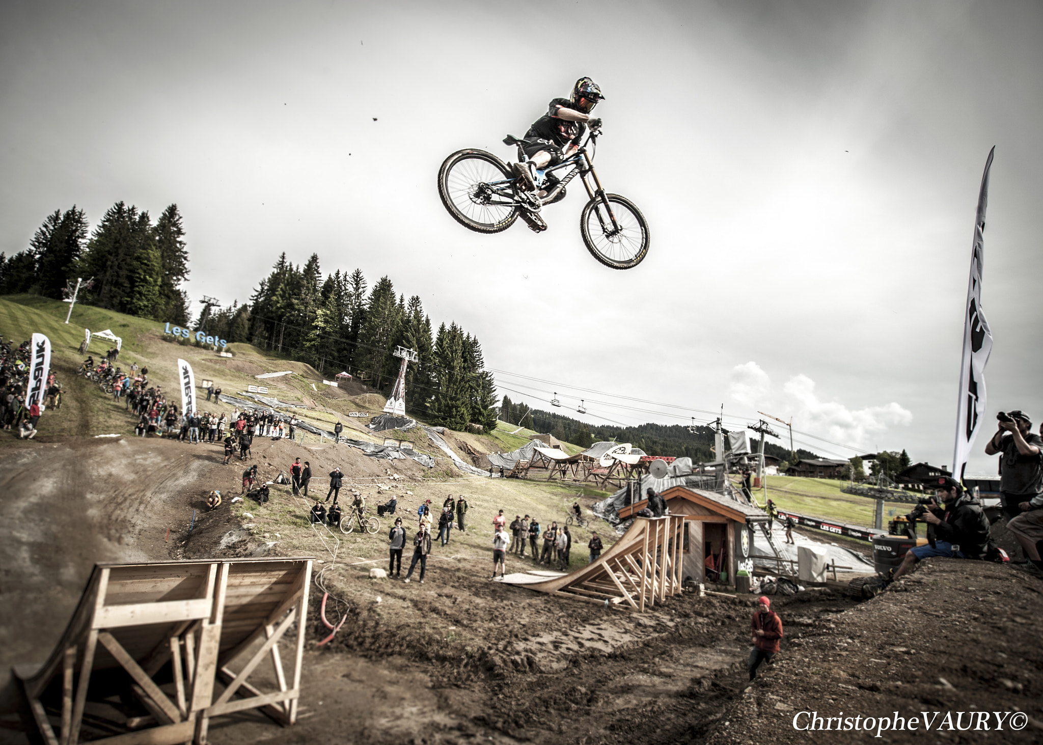 Nikon D3 + Sigma 17-35mm F2.8-4 EX Aspherical sample photo. Crankworx © photography