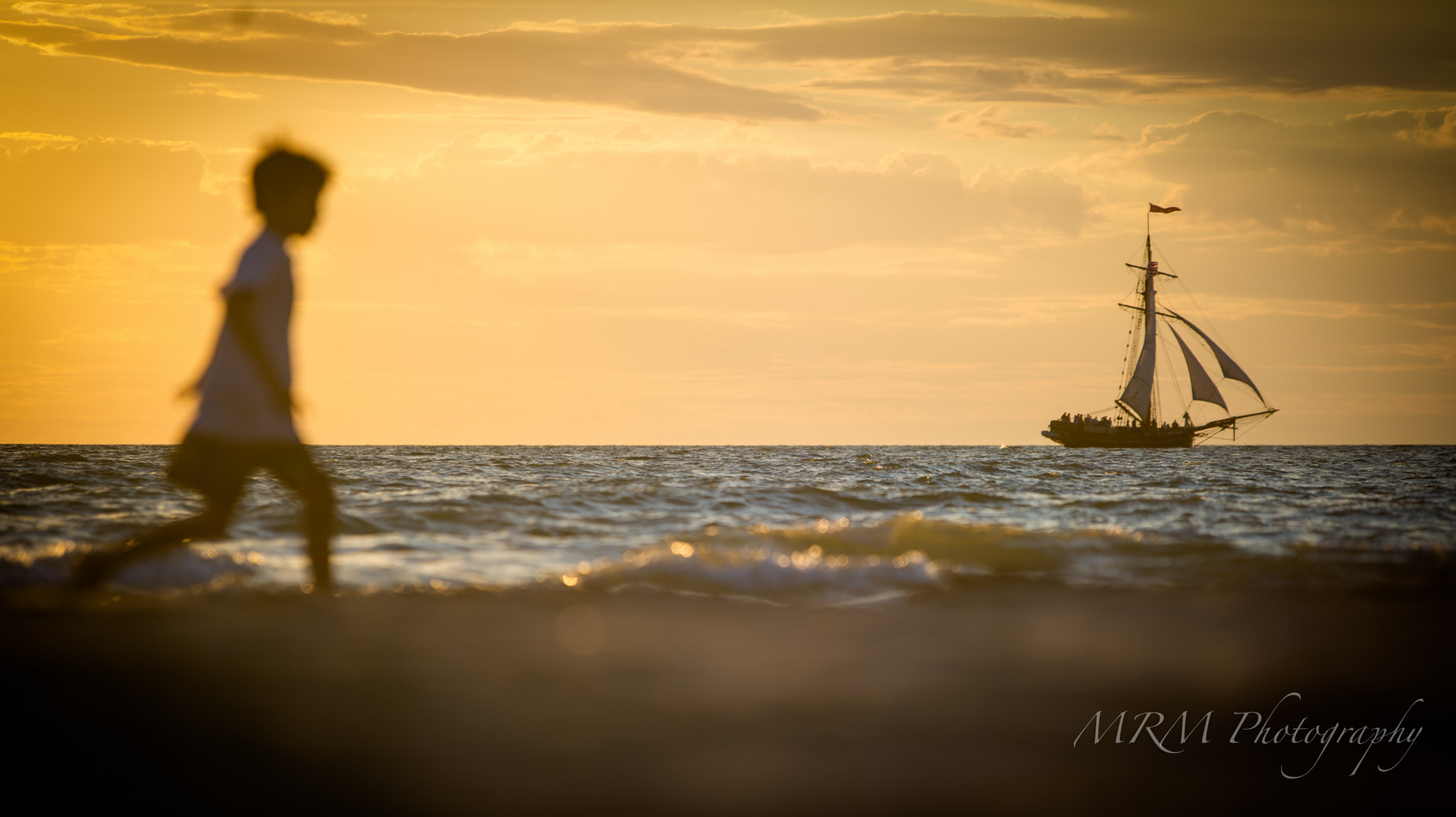 Sigma 70-200mm F2.8 EX DG OS HSM sample photo. Chasing the sail photography
