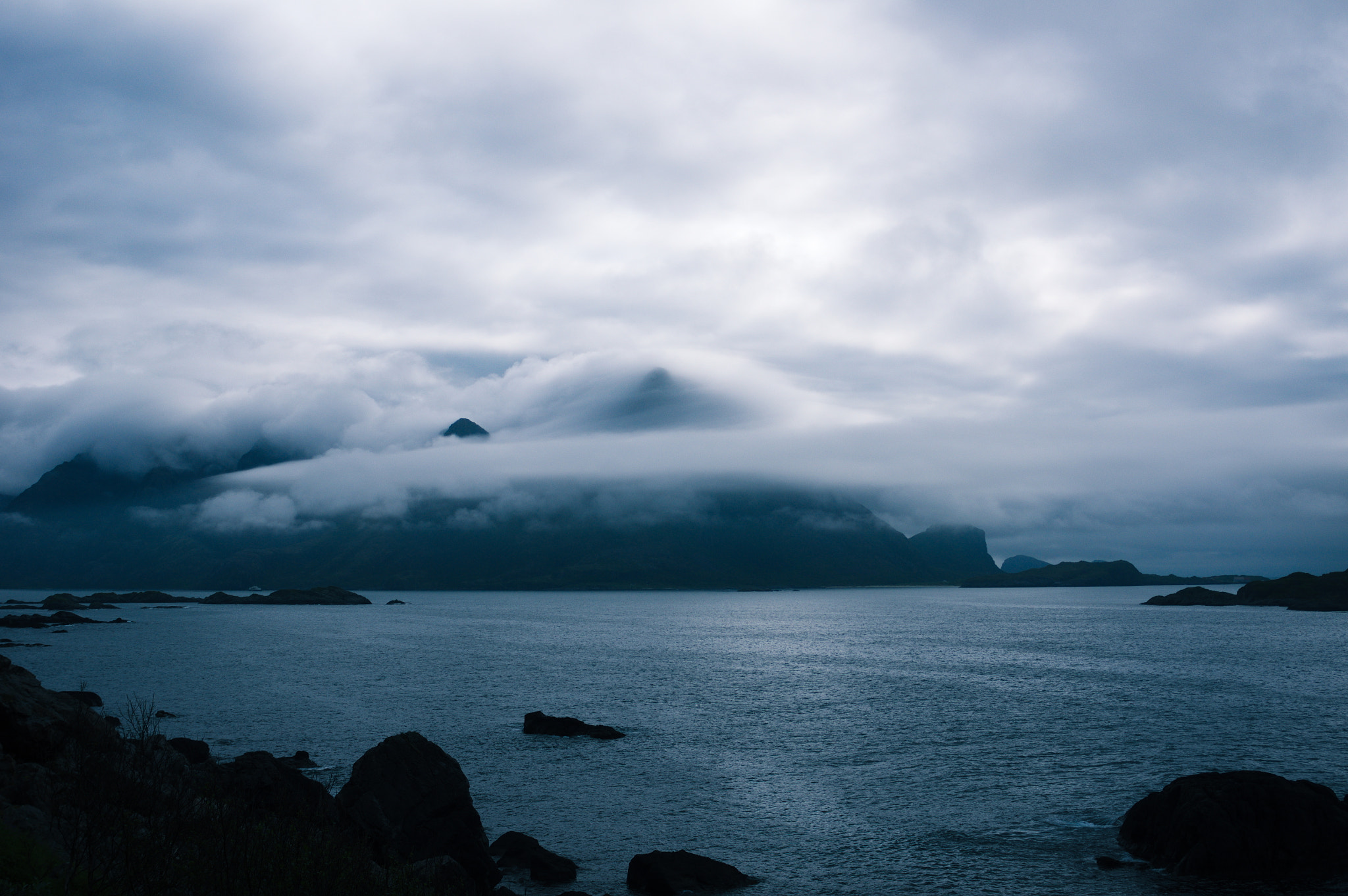 Sony SLT-A55 (SLT-A55V) + Sony DT 30mm F2.8 Macro SAM sample photo. Cloud wave photography