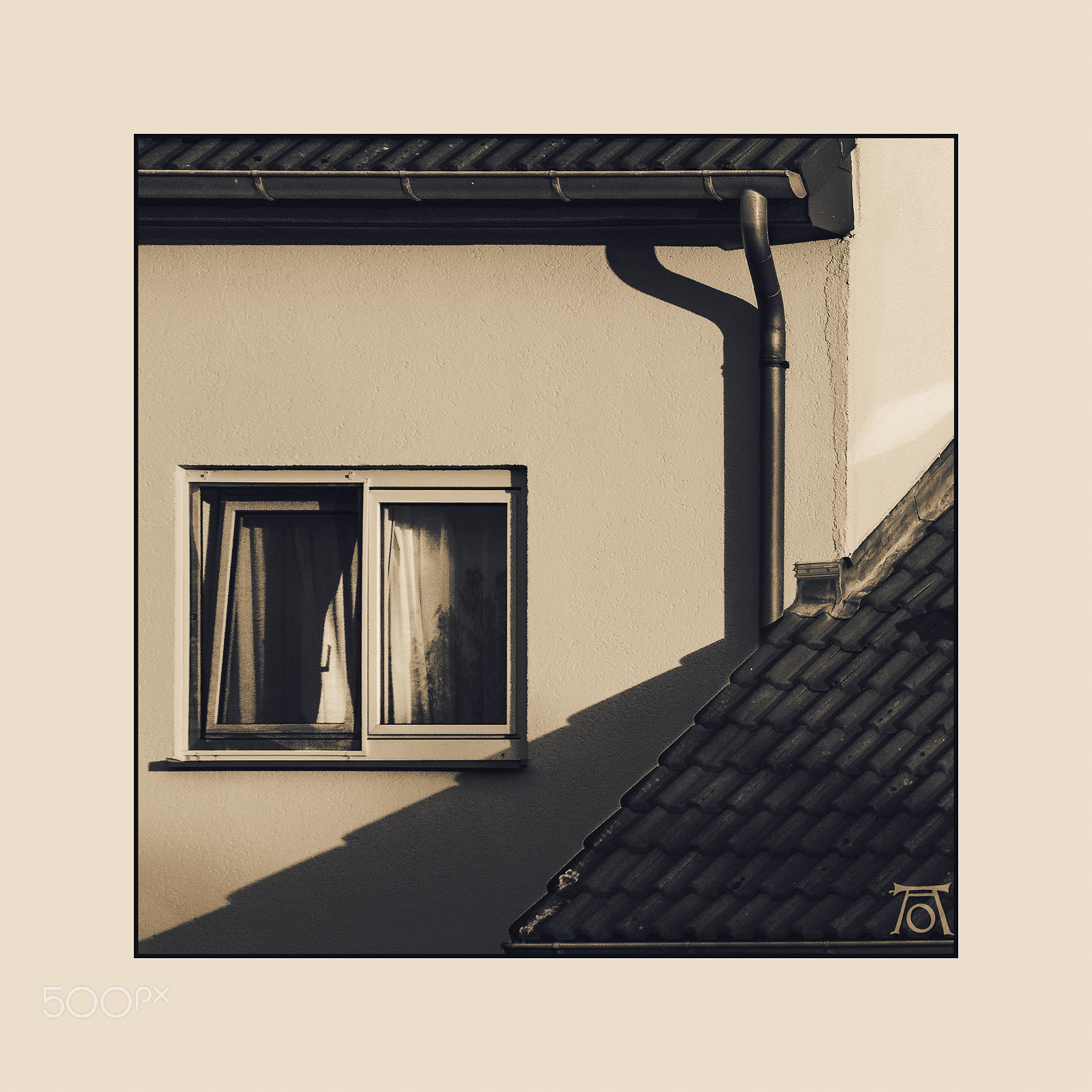 Panasonic Lumix G X Vario 35-100mm F2.8 OIS sample photo. Shadow on the wall 2 photography