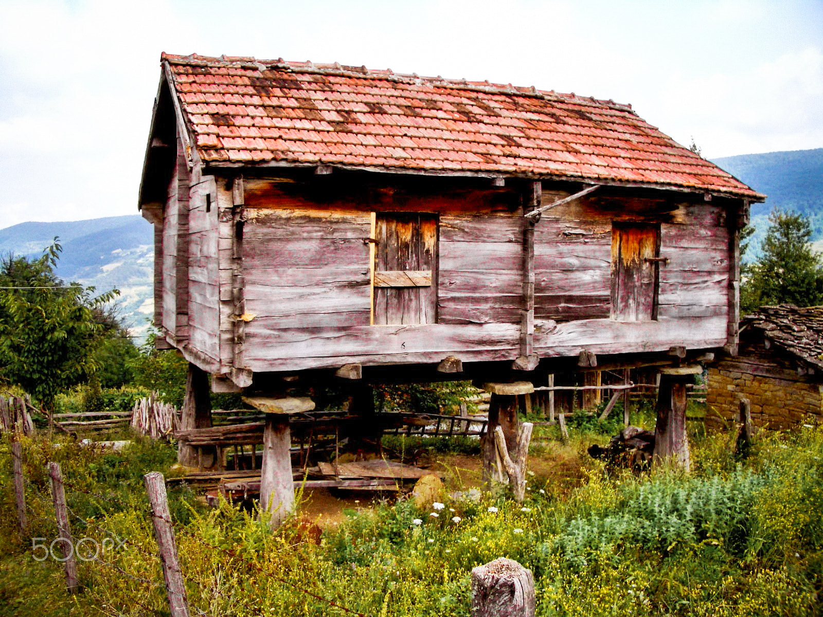 Pentax OPTIO S4I sample photo. Wooden warehouse photography