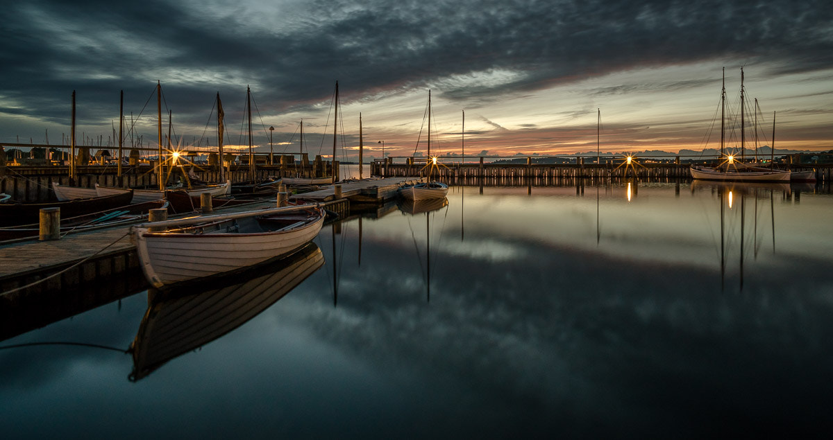 Sony a7R II + Voigtlander SUPER WIDE-HELIAR 15mm F4.5 III sample photo. Pieceful evening in the small harbor photography