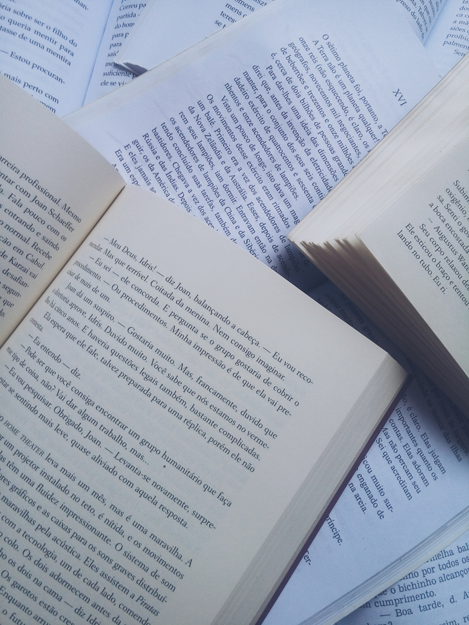 LG L Bello sample photo. Livros 3/3 photography