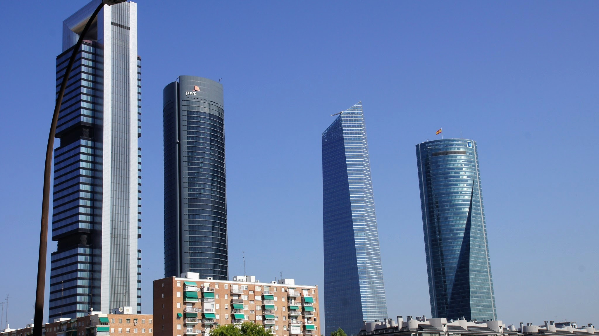 Sony DT 16-105mm F3.5-5.6 sample photo. Skyscrapers madrid photography