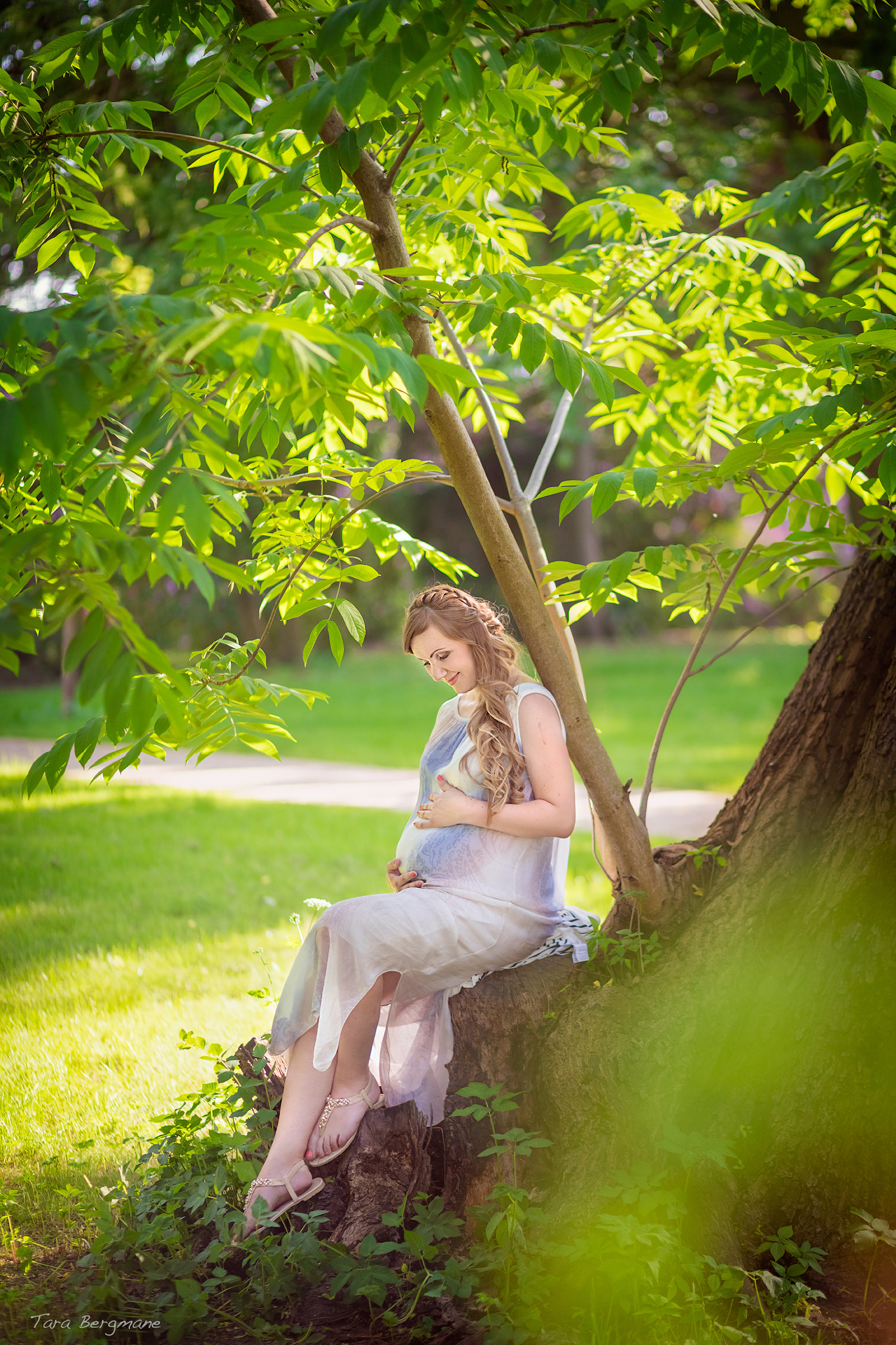 Canon EOS 5DS + Canon EF 85mm F1.8 USM sample photo. Pregnant photography
