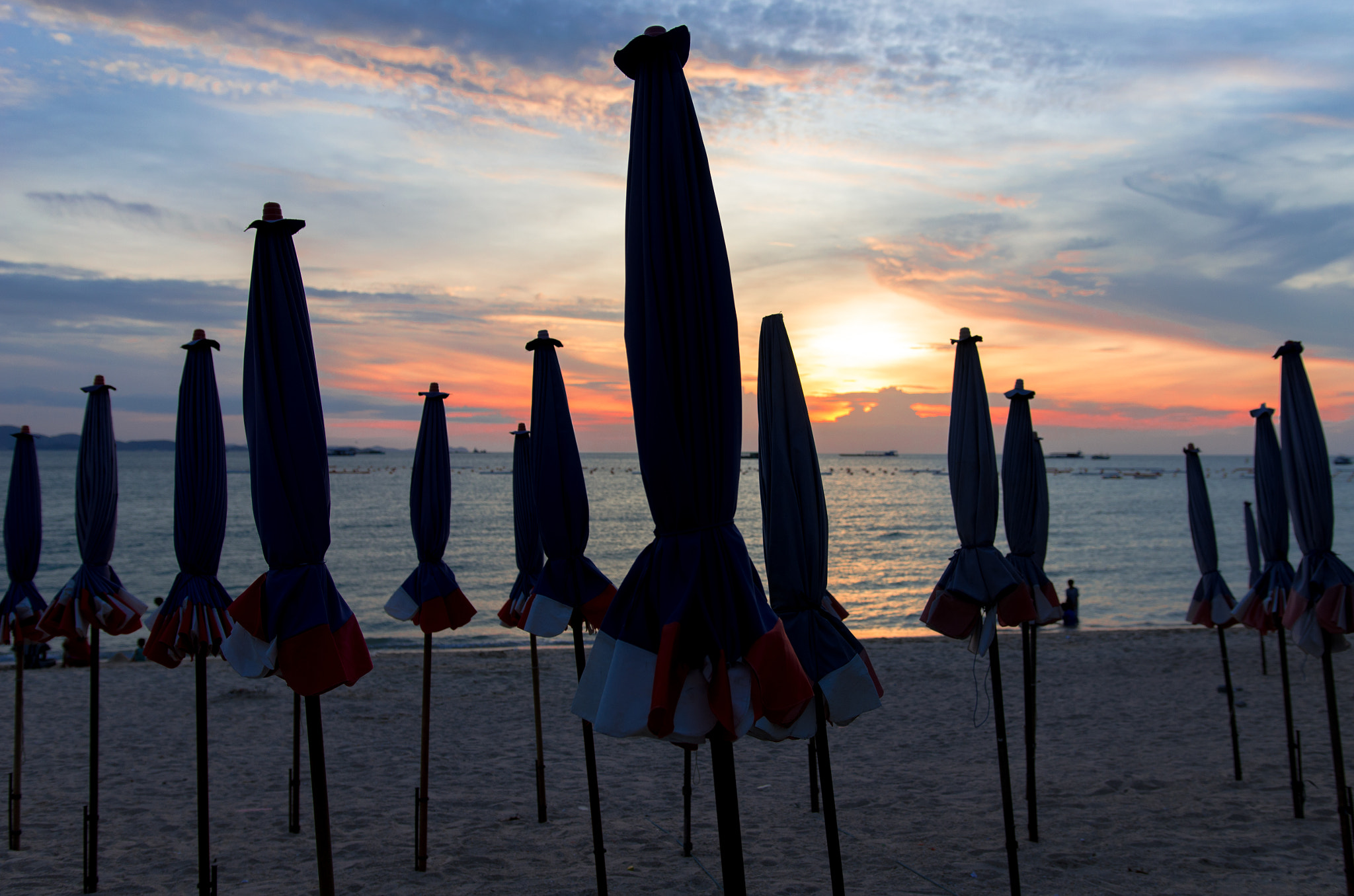 Nikon D5100 + Sigma 18-35mm F1.8 DC HSM Art sample photo. End of the day... photography