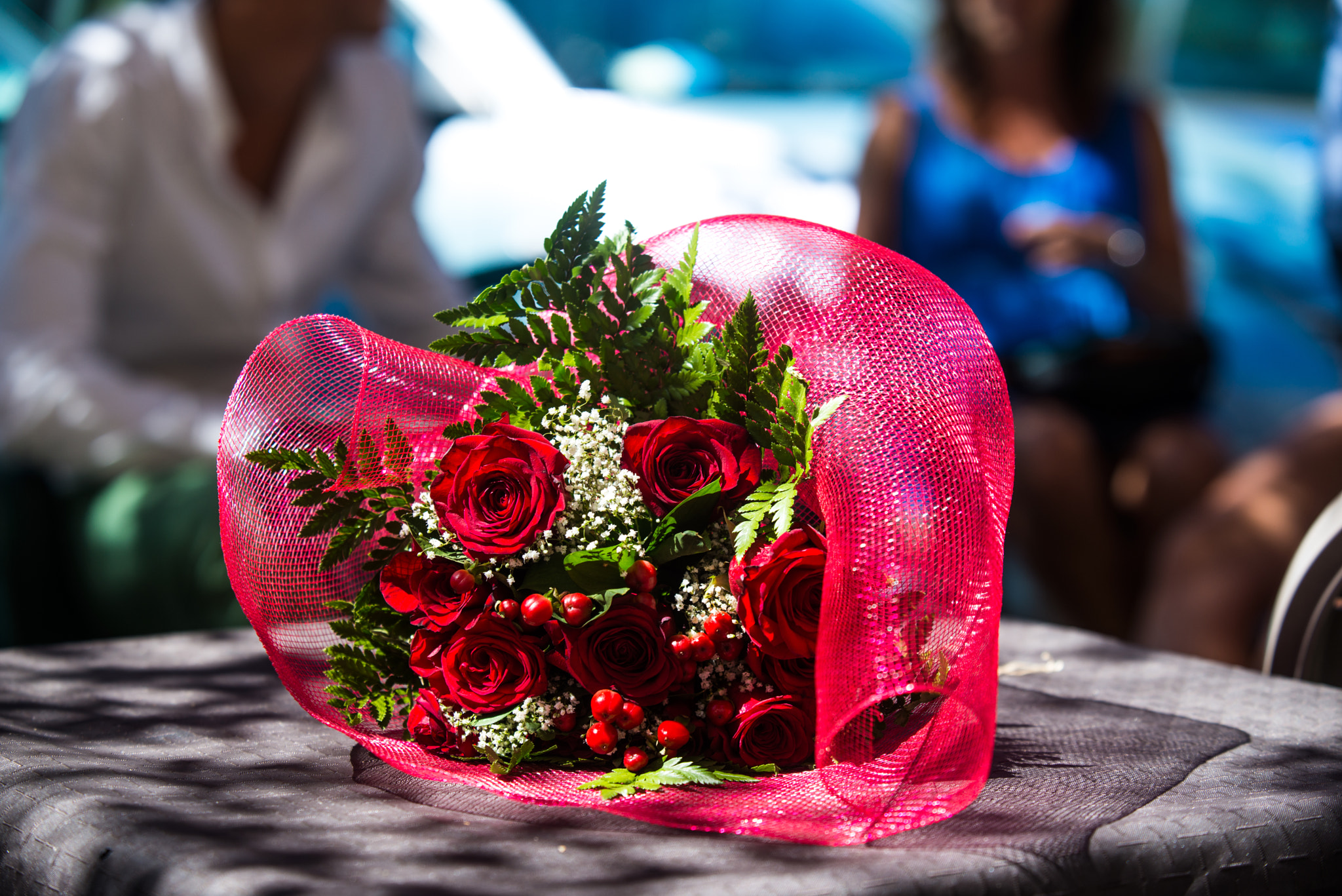 AF-S Zoom-Nikkor 80-200mm f/2.8D IF-ED sample photo. A bouquet of roses - say it with a flower photography