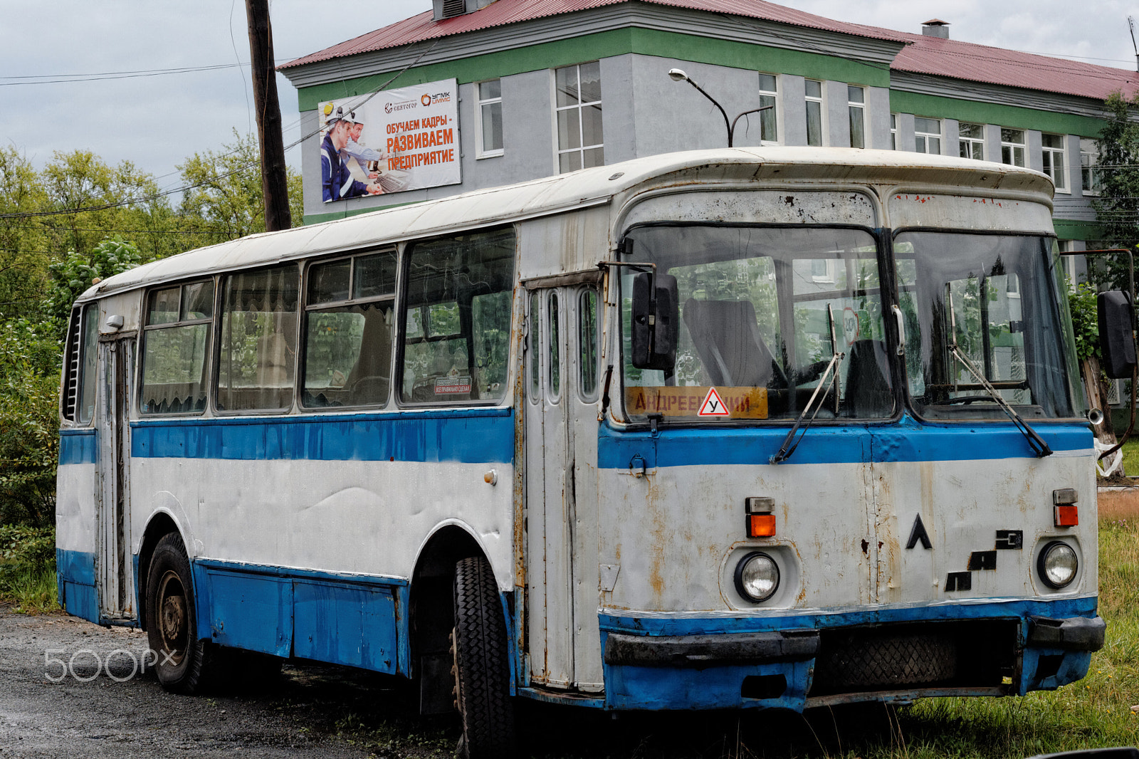 Canon EOS 400D (EOS Digital Rebel XTi / EOS Kiss Digital X) sample photo. Old bus photography