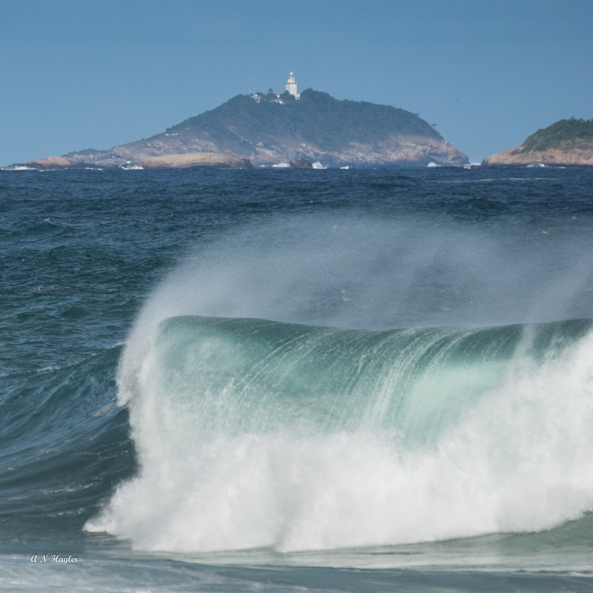 Sony 70-300mm F4.5-5.6 G SSM sample photo. Breaking wave island & spray photography