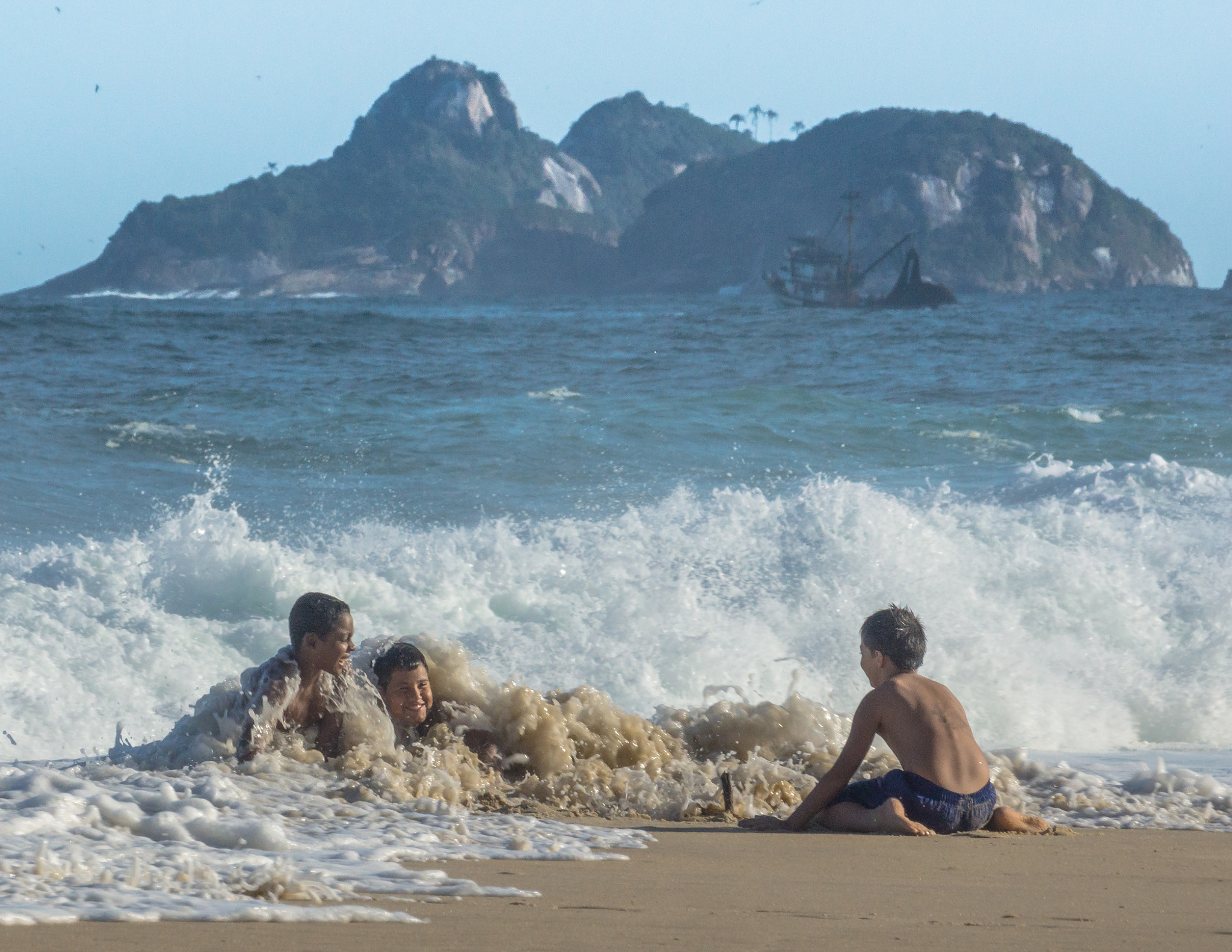 Sony 70-300mm F4.5-5.6 G SSM sample photo. Boys playing in breaker photography