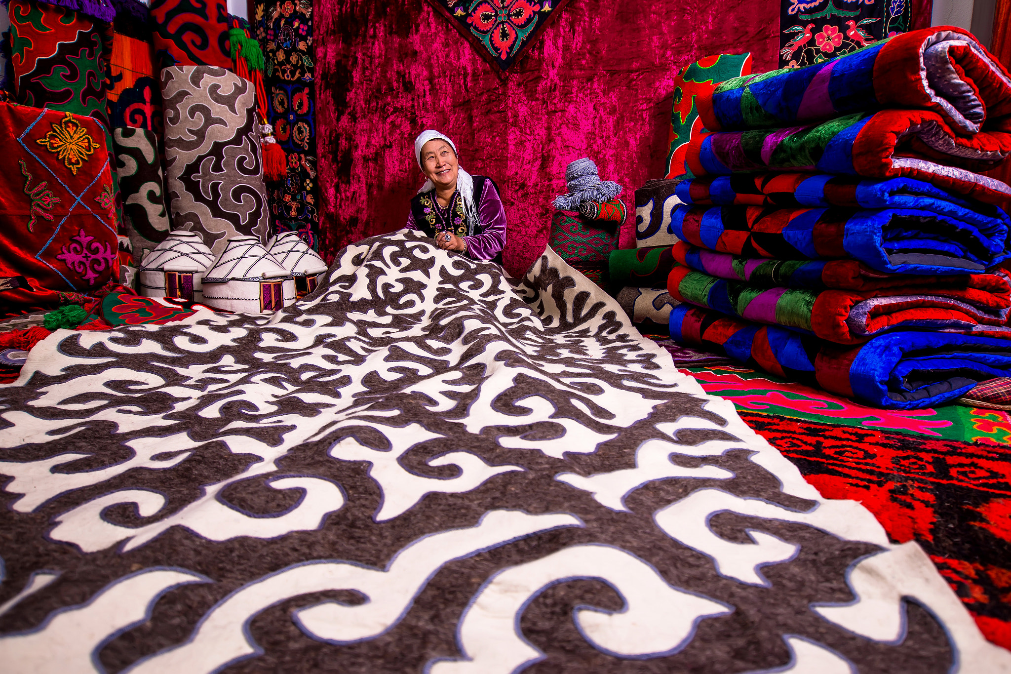Tokina AT-X Pro 12-24mm F4 (IF) DX sample photo. Master of kyrgyz national carpet - shyrdak photography