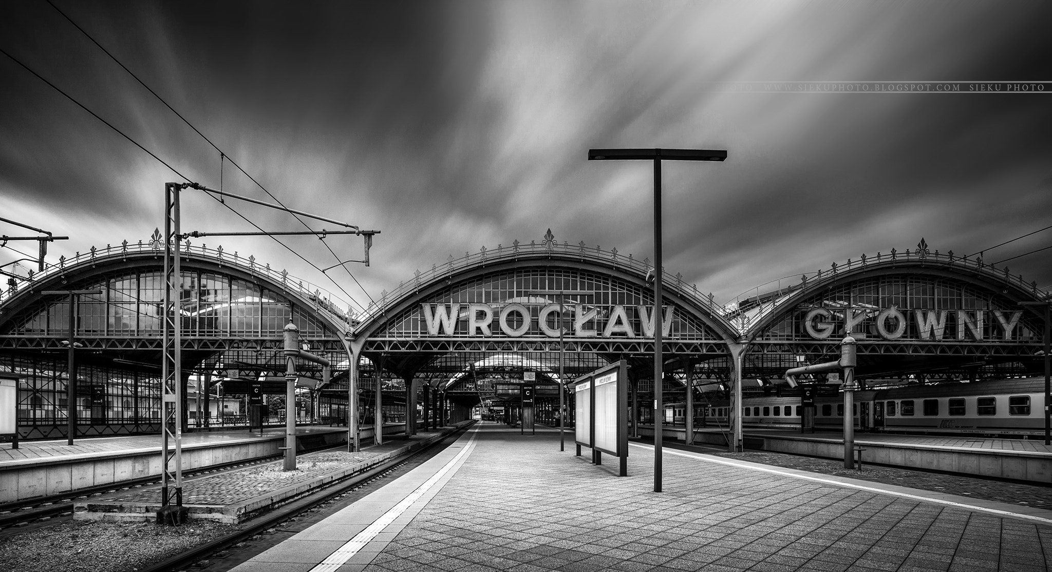 Sigma 15-30mm f/3.5-4.5 EX DG Aspherical sample photo. Wrocław główny photography