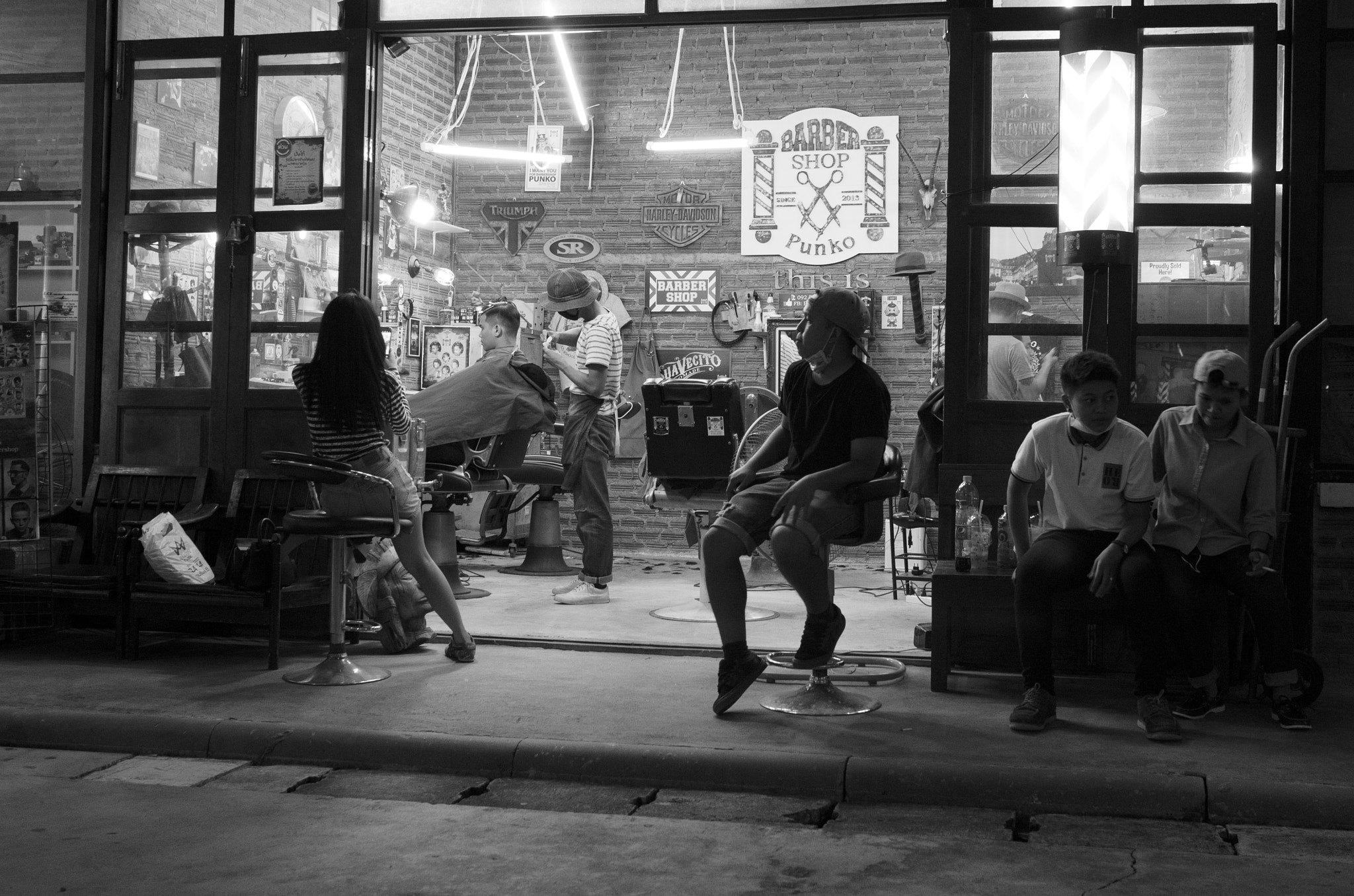 Nikon D5100 + Sigma 18-35mm F1.8 DC HSM Art sample photo. Barber shop photography