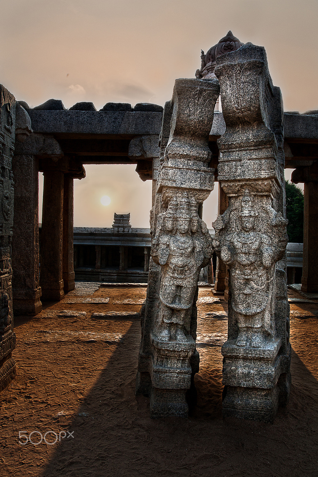 Canon EOS 450D (EOS Rebel XSi / EOS Kiss X2) + Canon EF 17-40mm F4L USM sample photo. Lepakshi photography