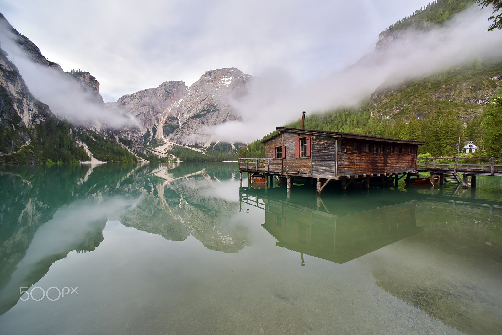 Nikon D810 + Nikon AF Nikkor 14mm F2.8D ED sample photo. Foggy morning at lago di braies photography