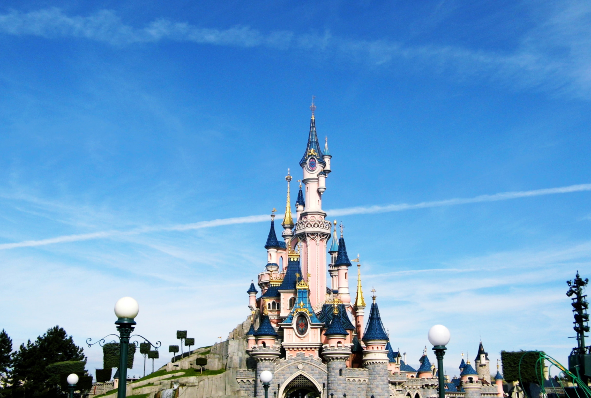 HITACHI HBC-1600E sample photo. Disneyland photography