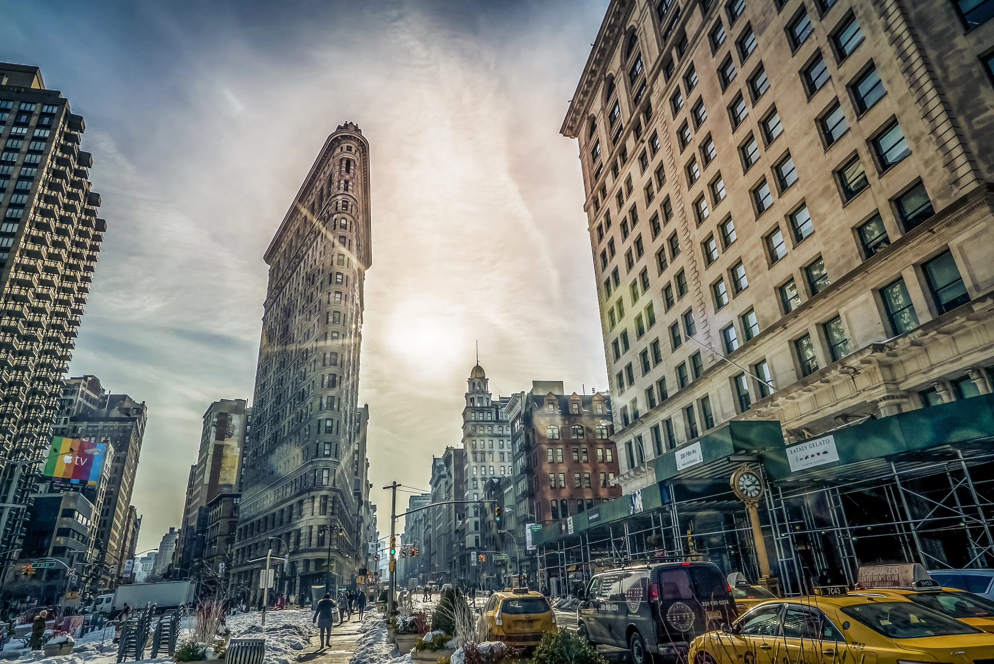 Sony a7S II + Sony Vario-Tessar T* FE 16-35mm F4 ZA OSS sample photo. Flat iron building, nyc photography