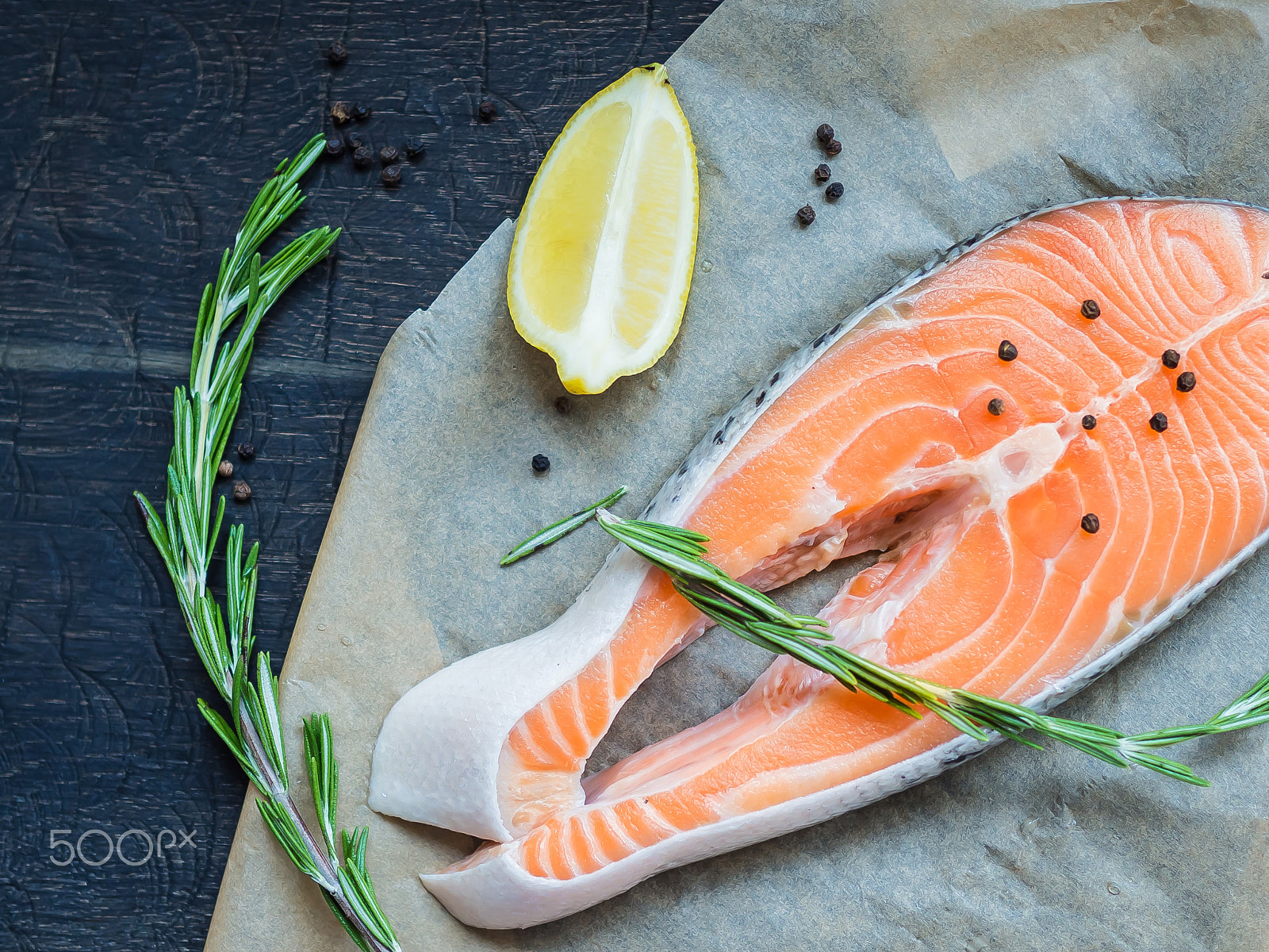 Olympus OM-D E-M10 II + Olympus M.Zuiko Digital 25mm F1.8 sample photo. Fresh salmon and lemon photography
