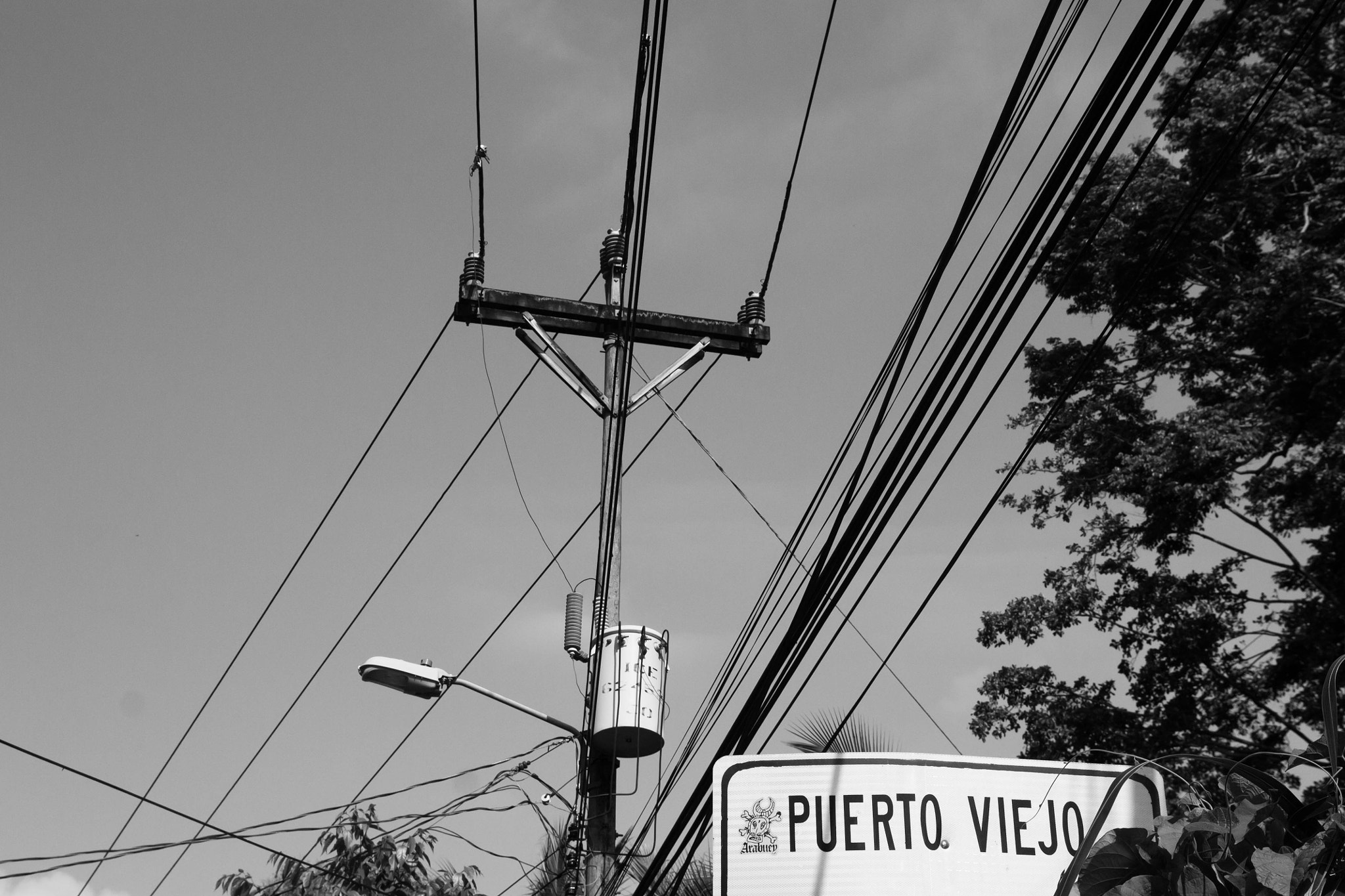 Tamron SP AF 17-50mm F2.8 XR Di II LD Aspherical (IF) sample photo. En las calles de puerto viejo. photography