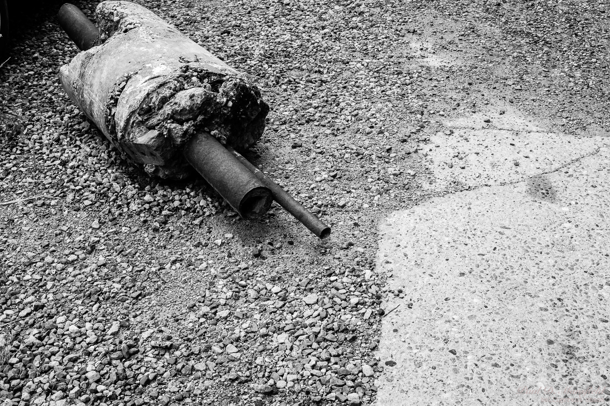 Fujifilm X-A1 + Fujifilm XF 27mm F2.8 sample photo. Cement protection photography