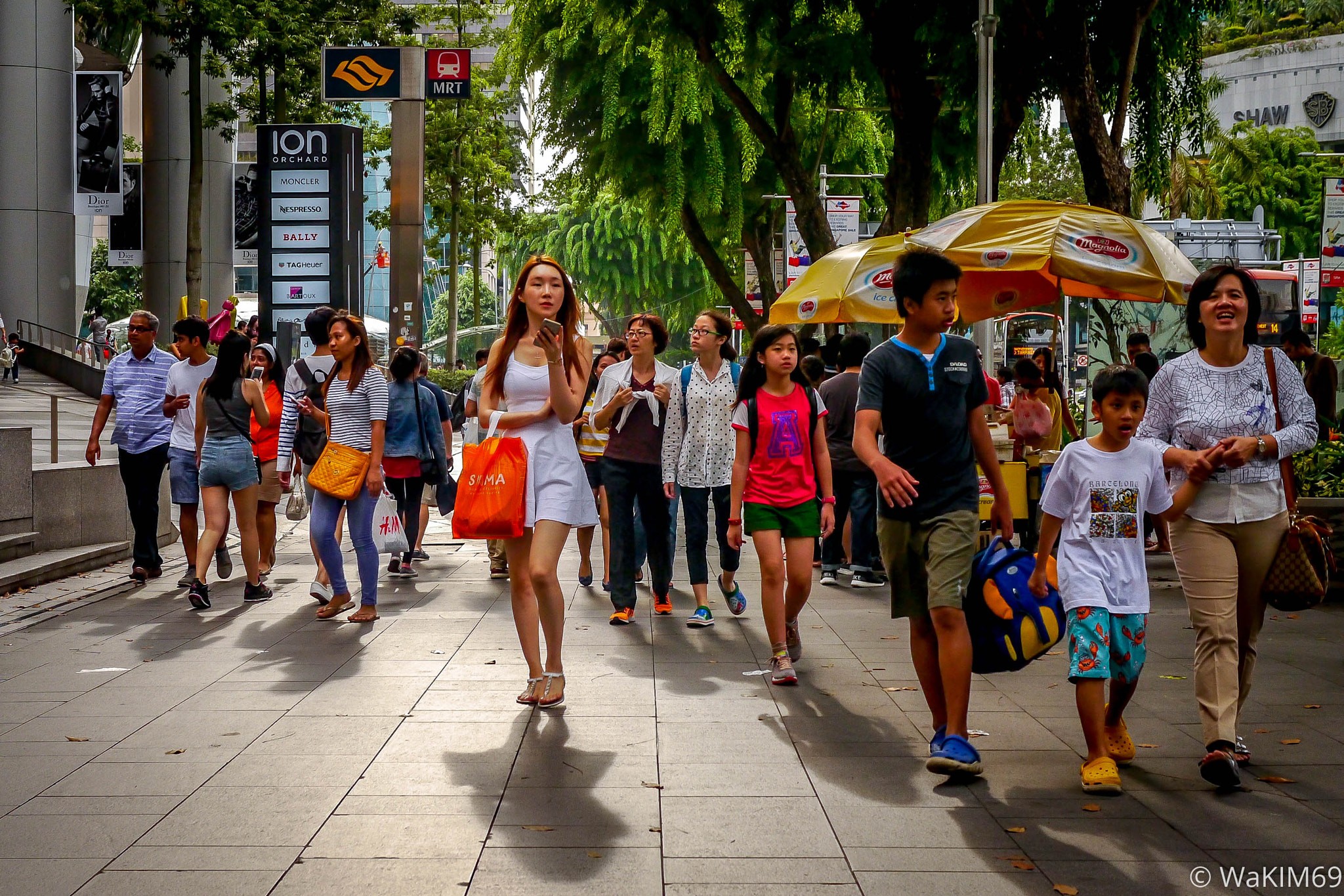 Panasonic Lumix DMC-G5 + Panasonic Leica DG Summilux 25mm F1.4 II ASPH sample photo. Orchard road, 2 july 2016 photography