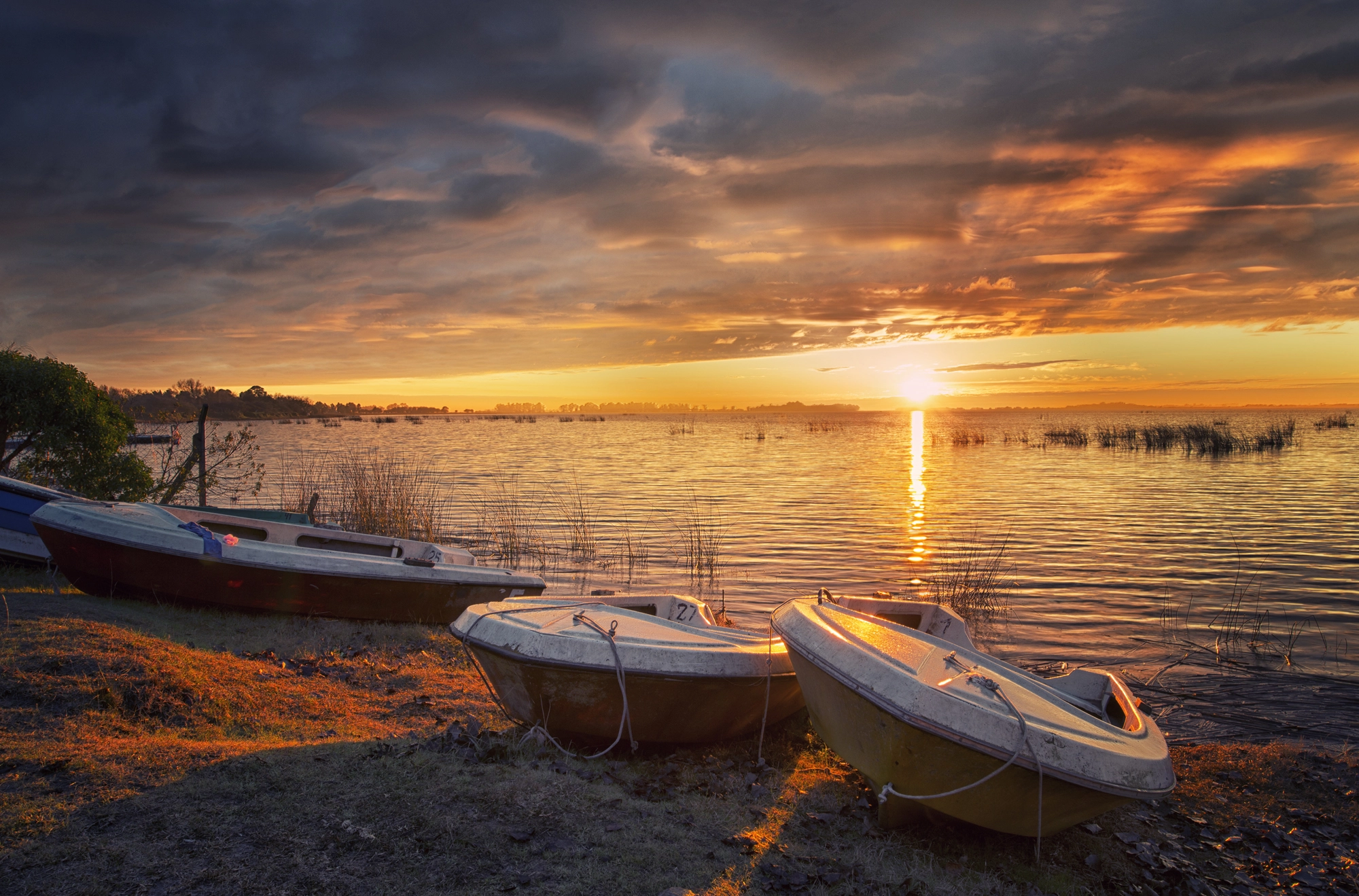 Canon EF 11-24mm F4L USM sample photo. Lake on fire photography